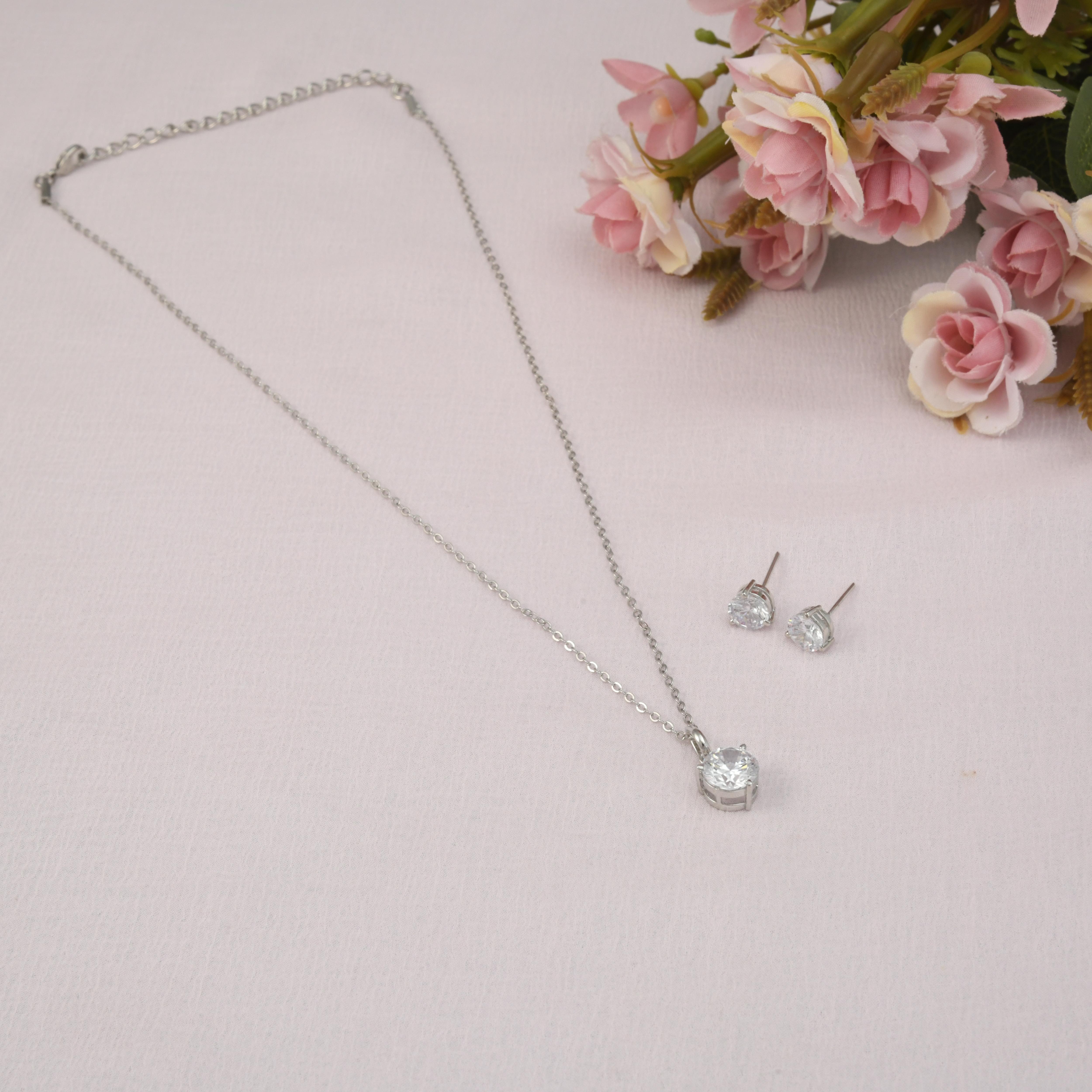 Eva Pendant Set