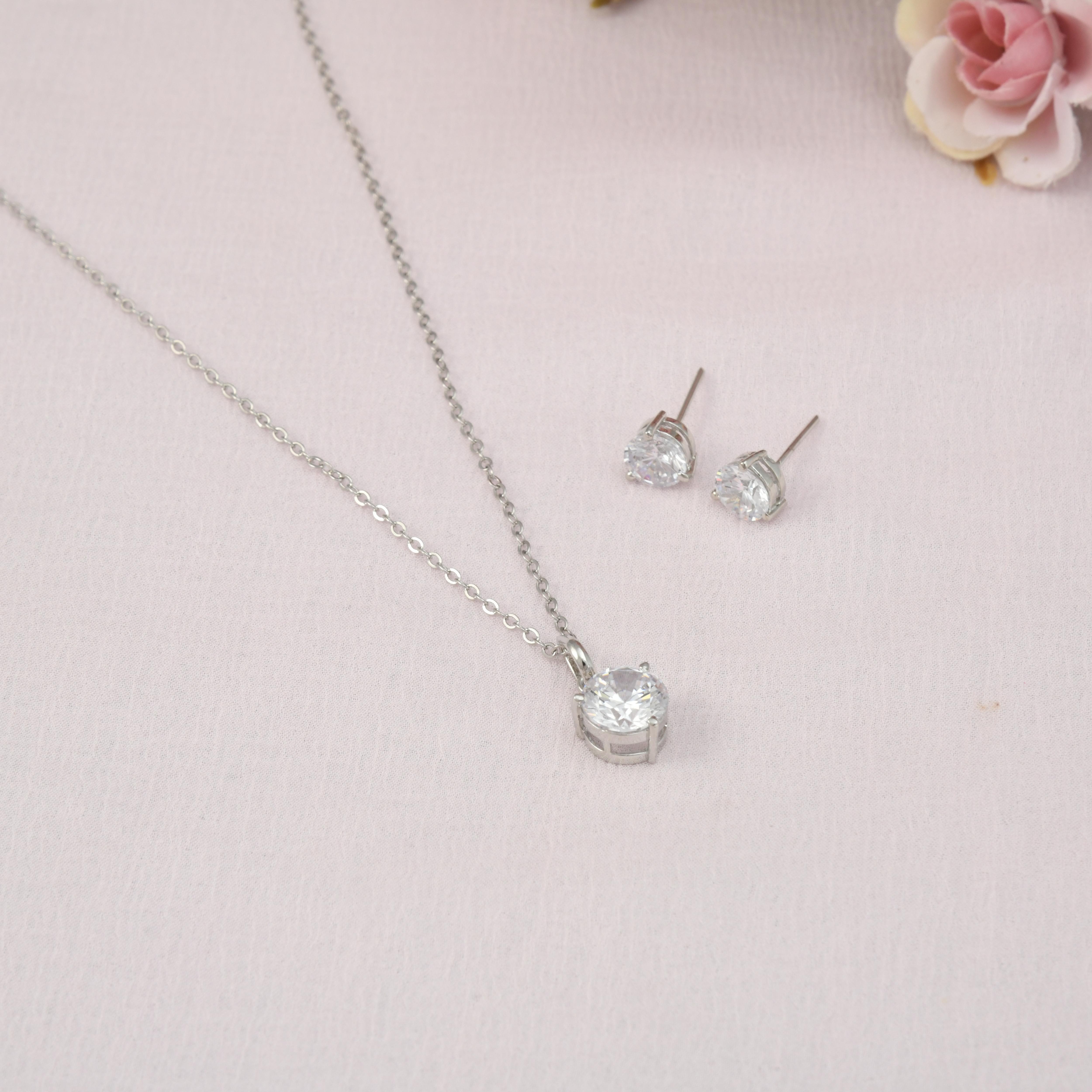 Eva Pendant Set