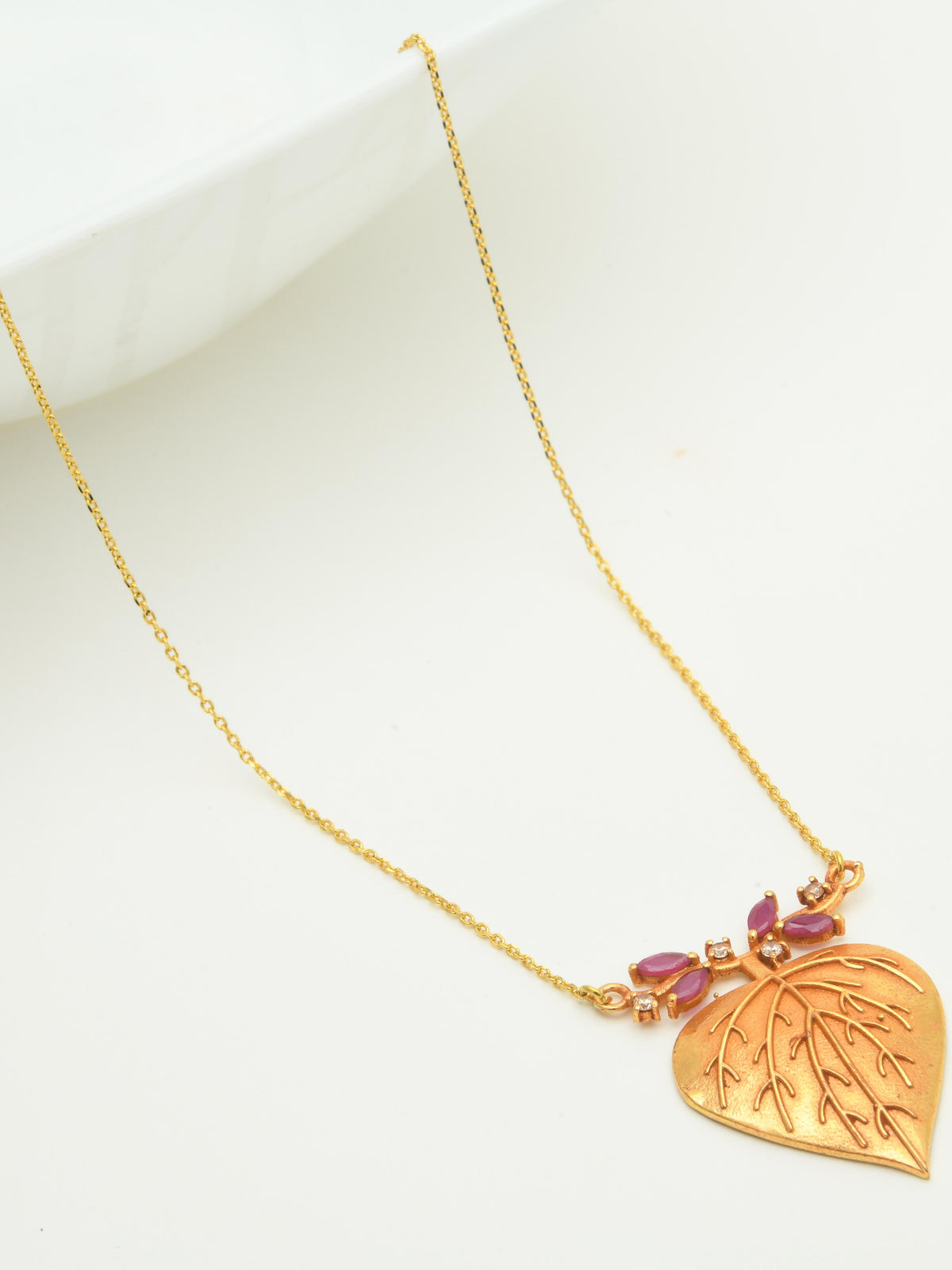 Vida Pendant Necklace
