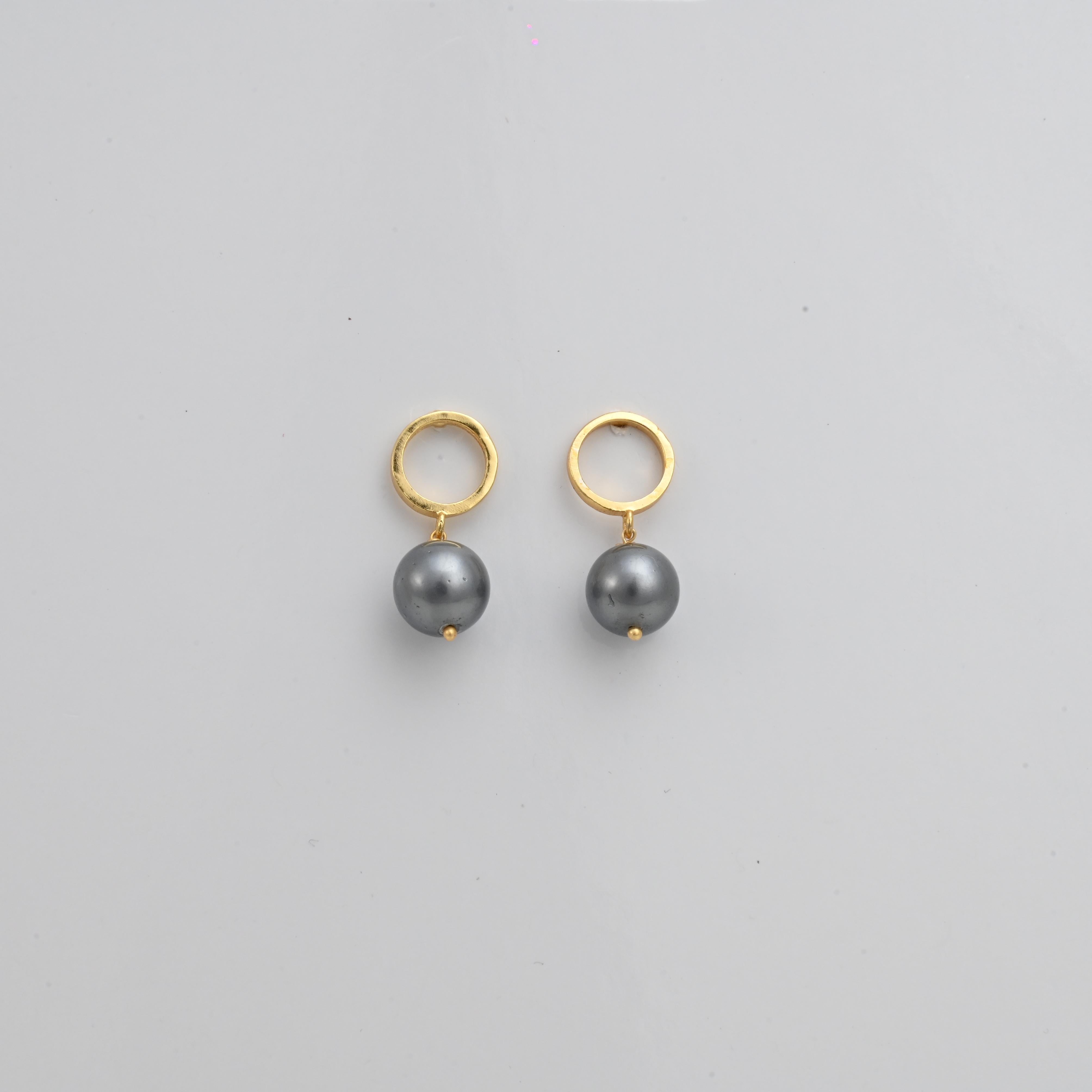 Ella Grey Pearl Earrings