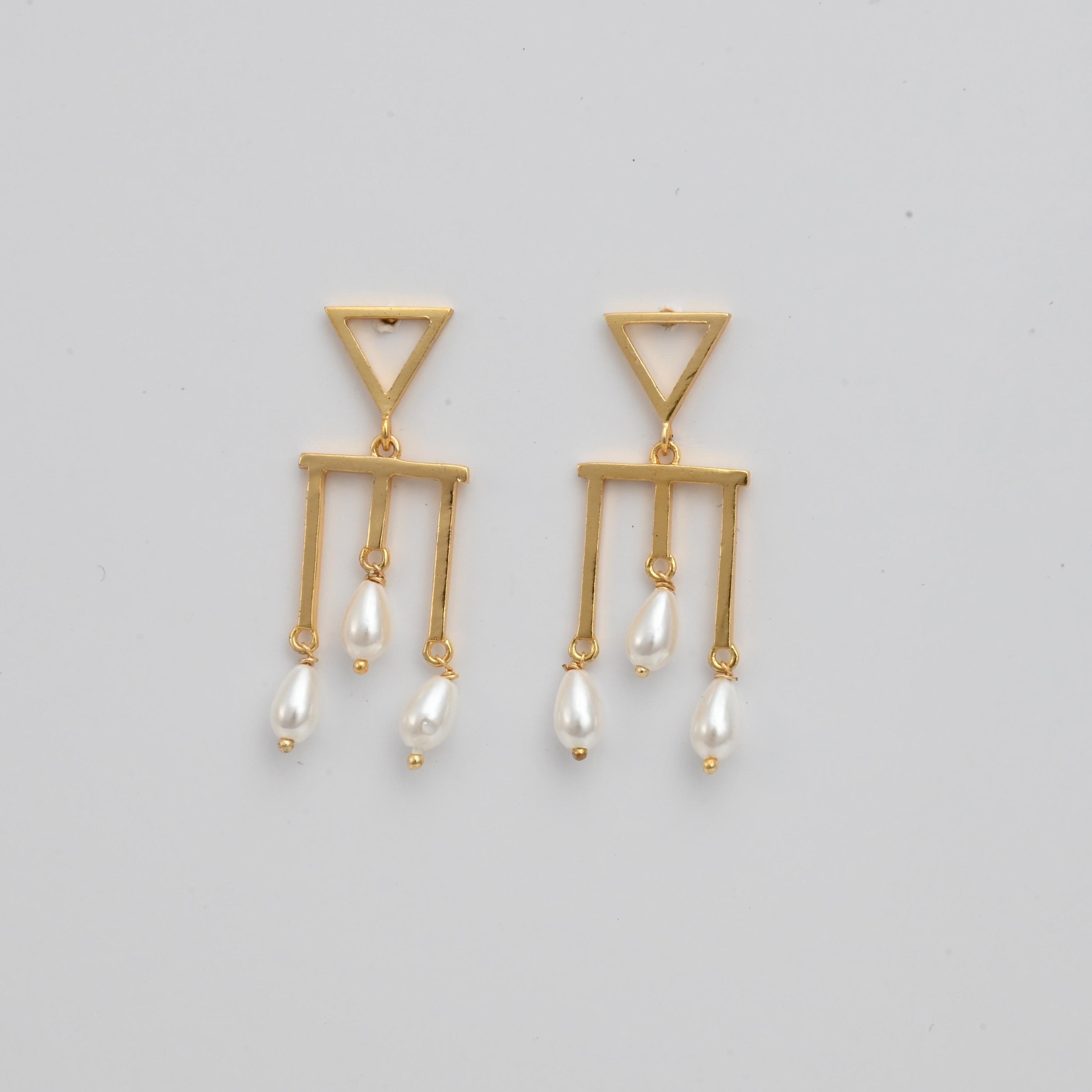 Luna Pearl Dangler