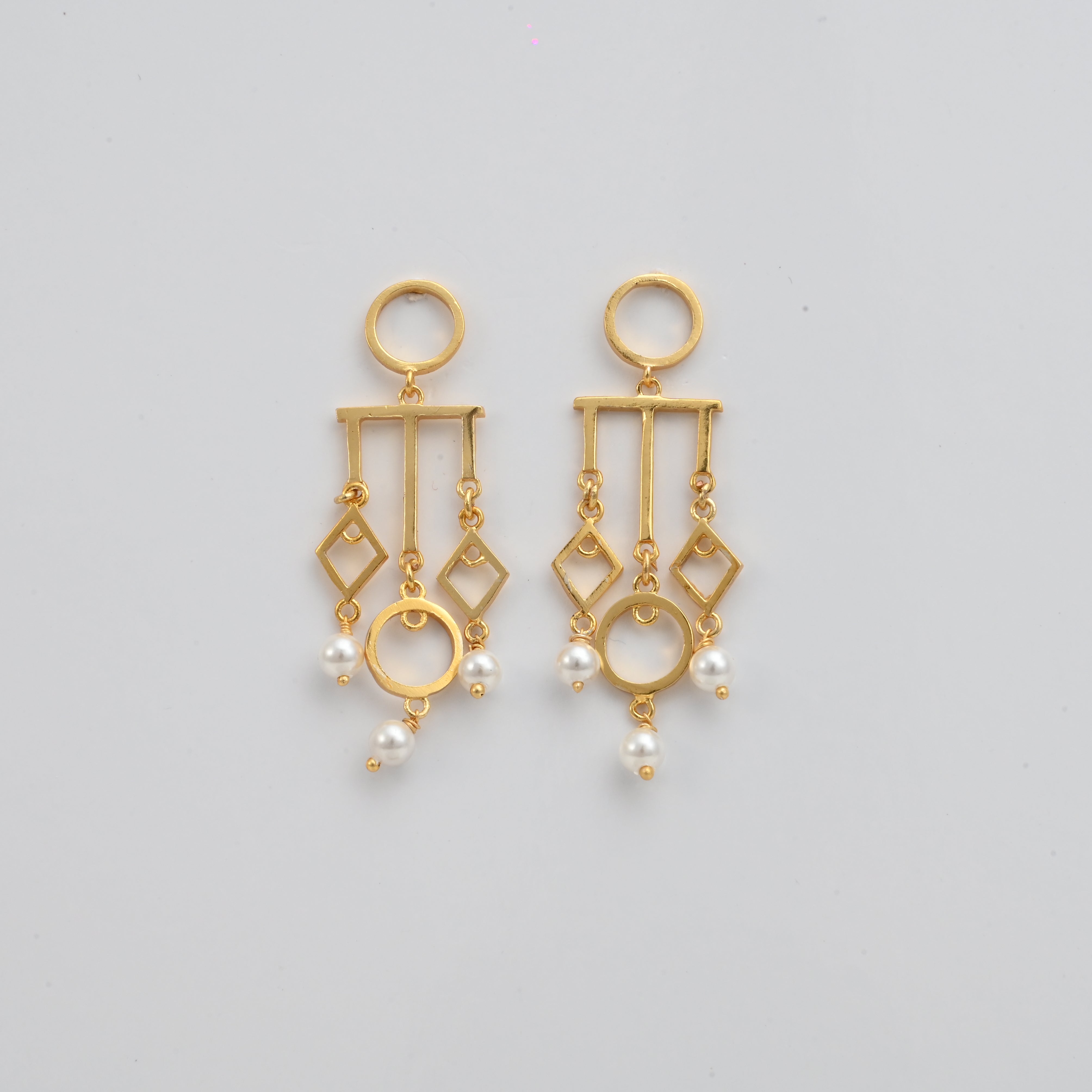 Nola Pearl Earrings