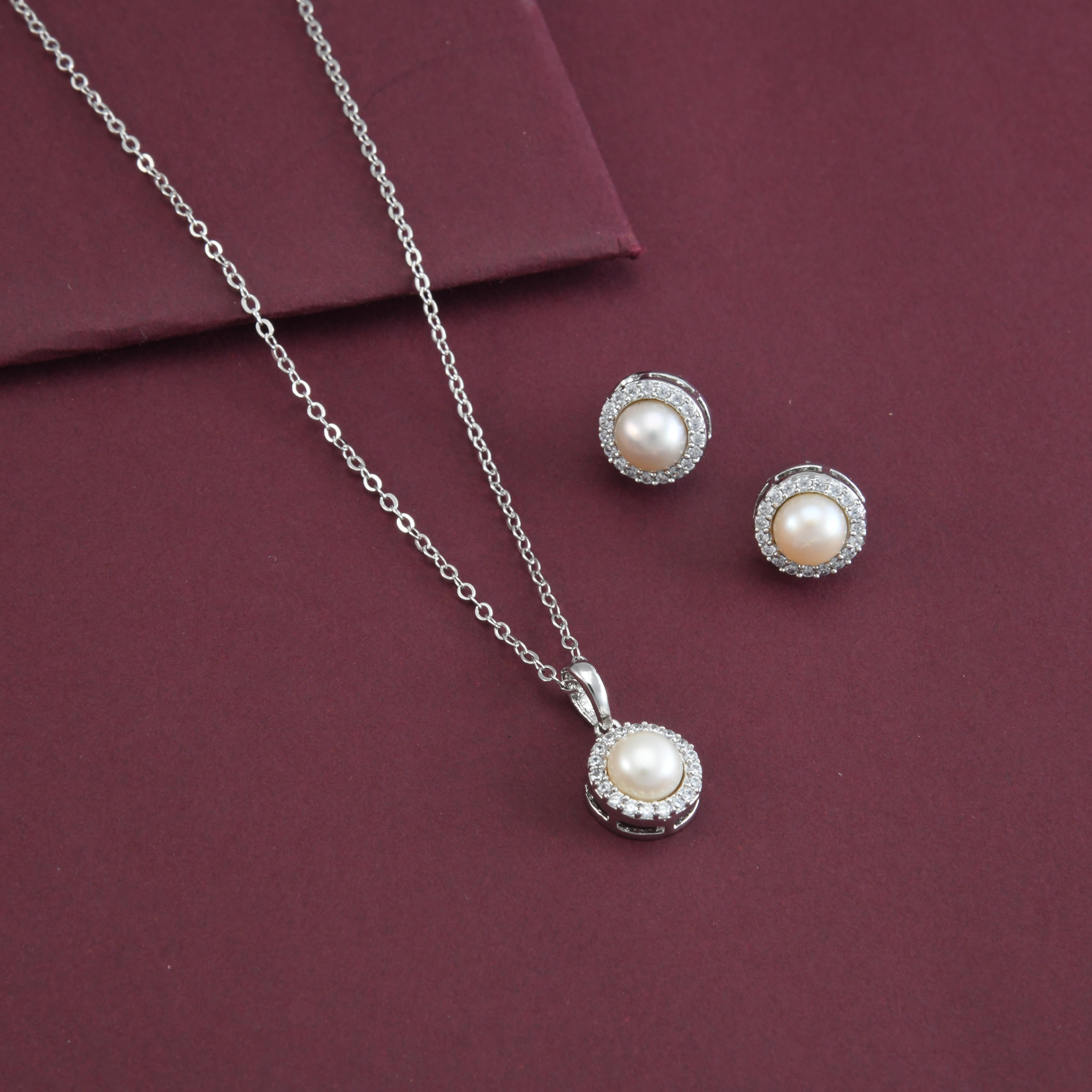 Ira Pearl Pendant Set
