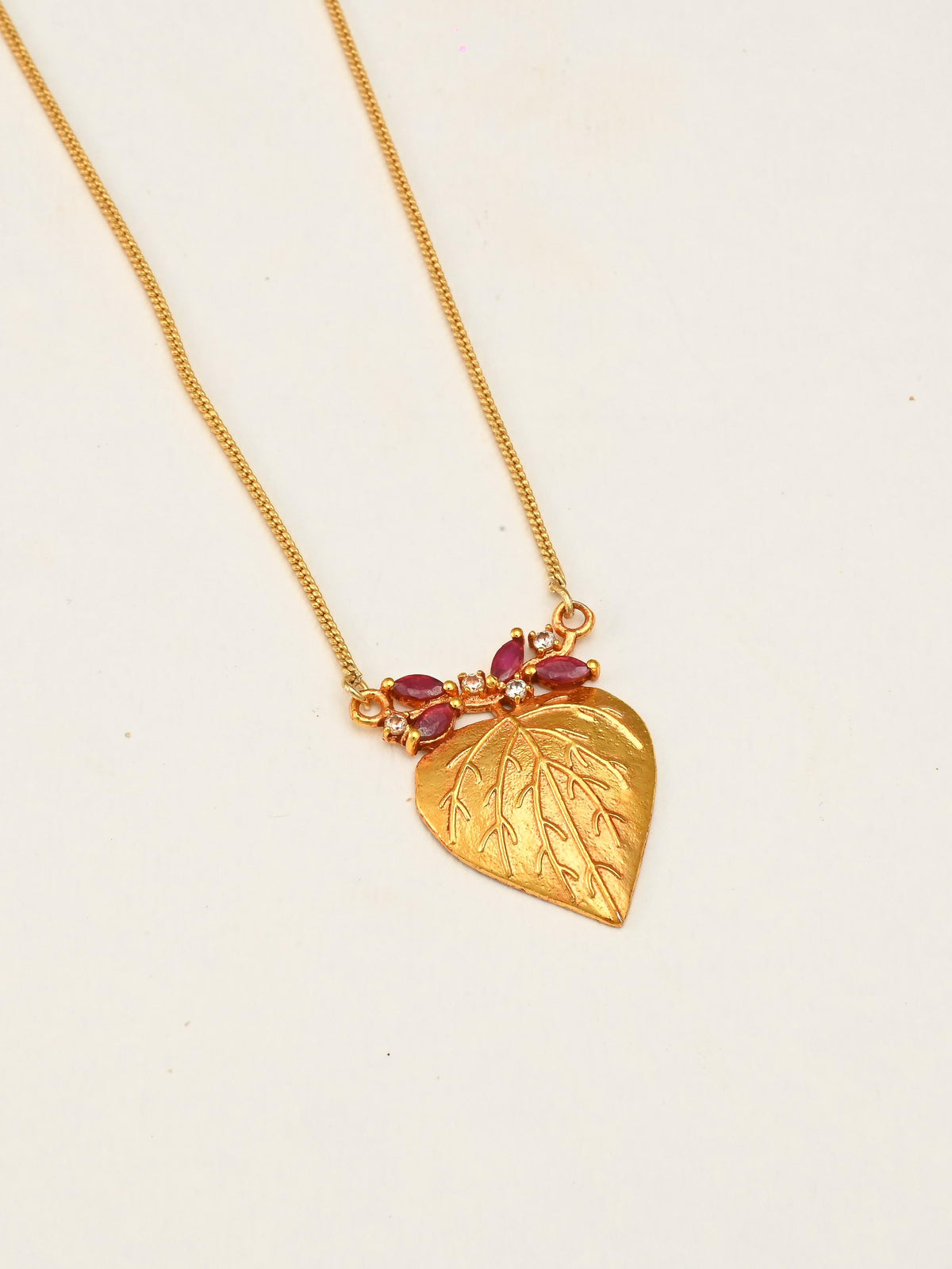 Vida Pendant Necklace
