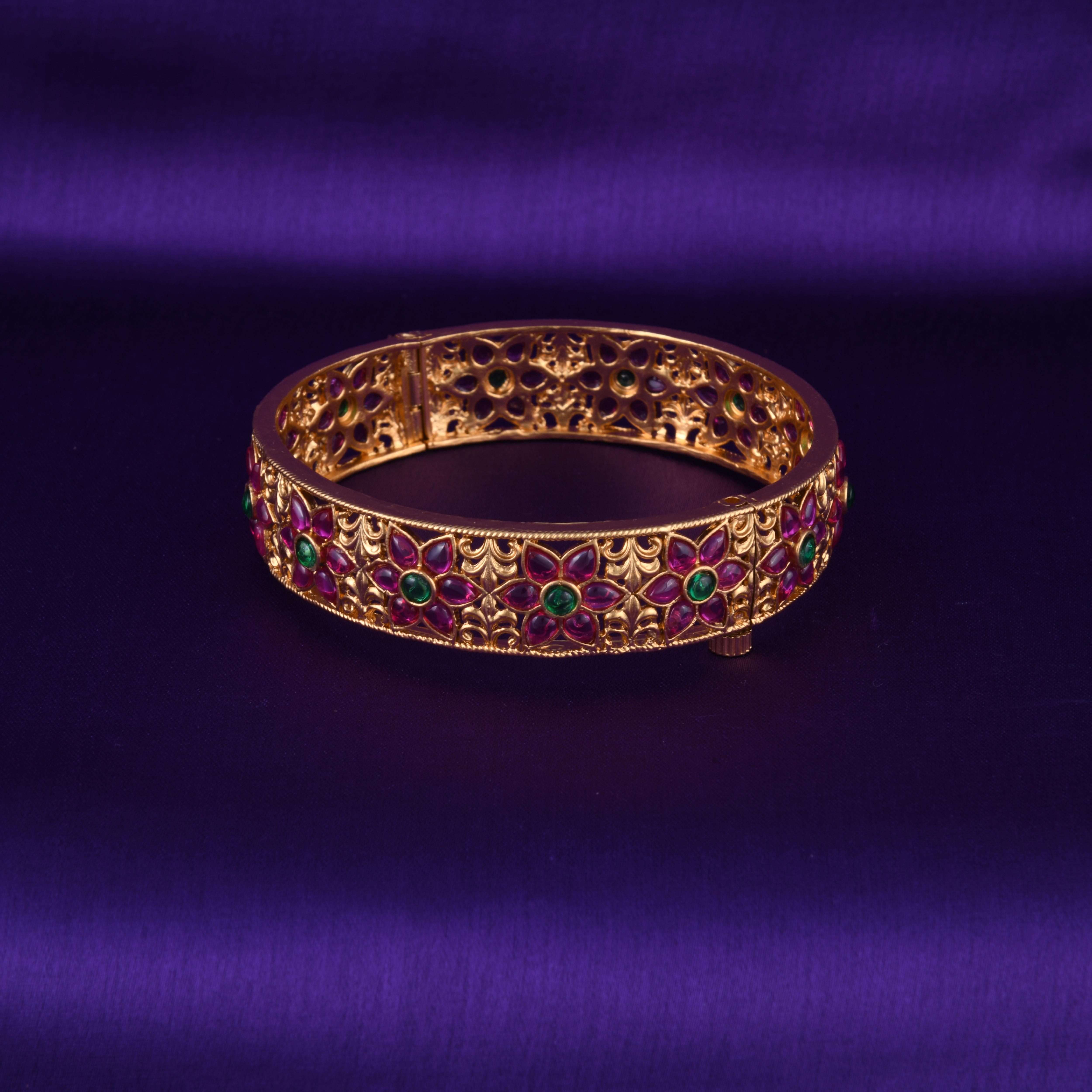Padmaja Gold Kada
