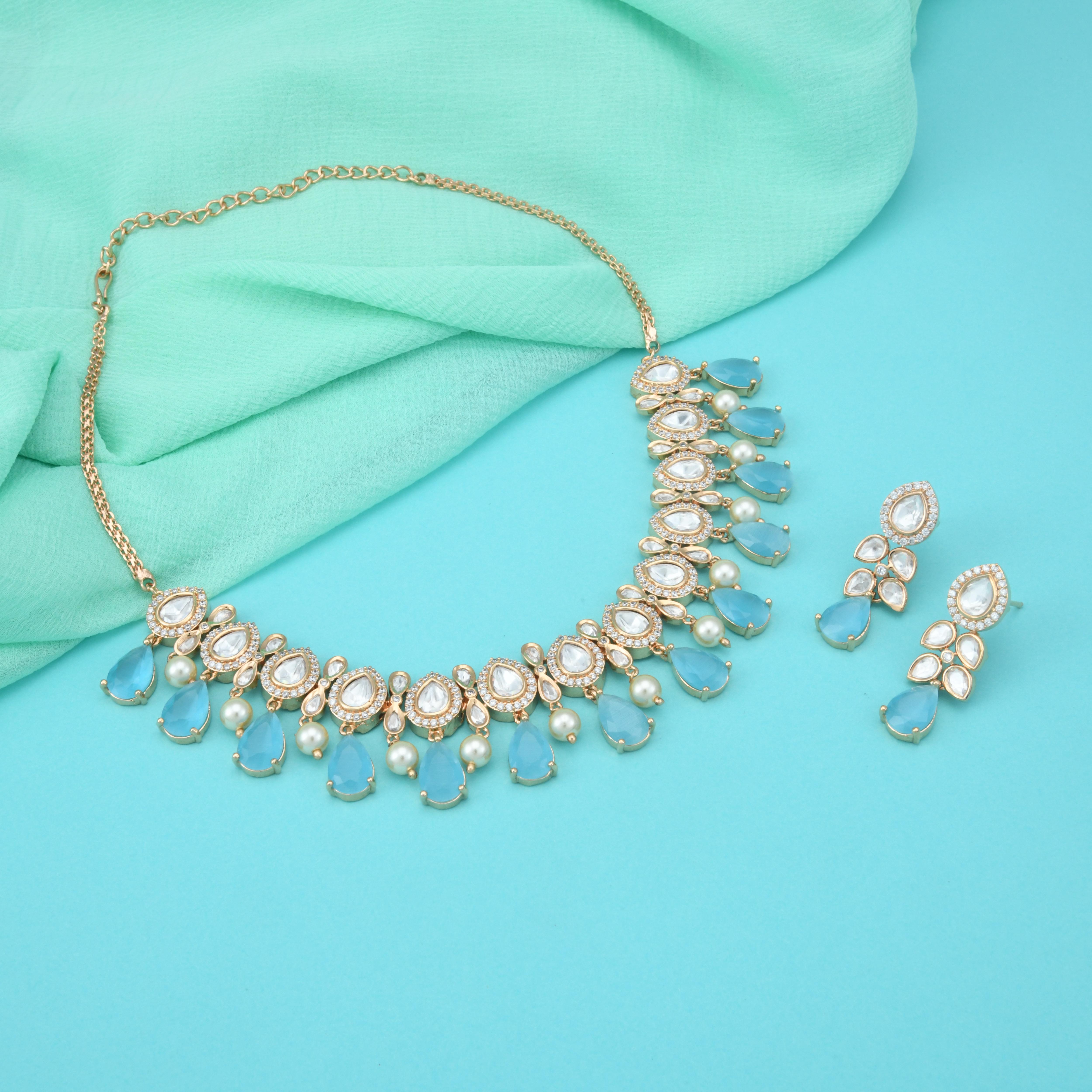 Aarvi Kundan Necklace Set