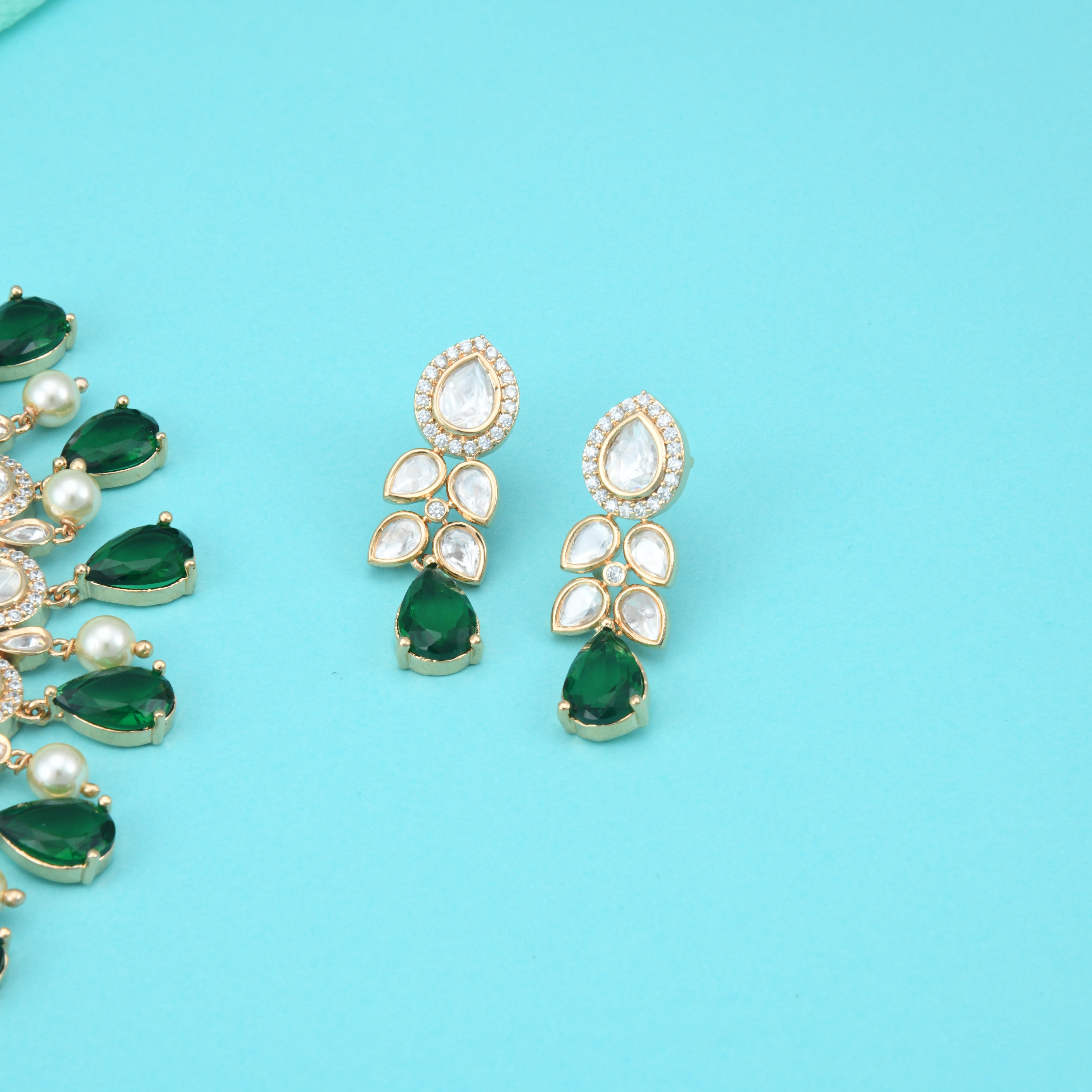 Aarvi Kundan Necklace Set