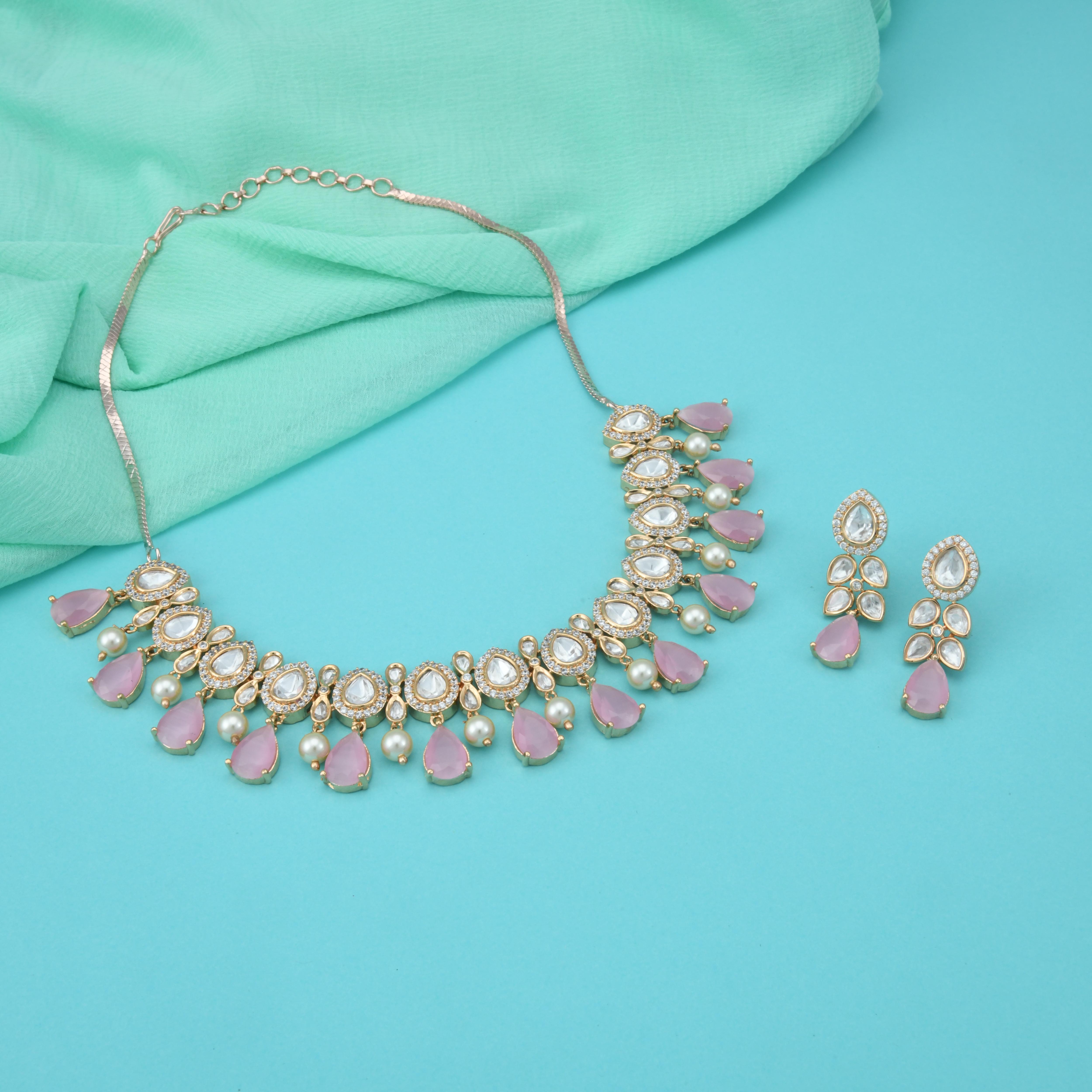 Aarvi Kundan Necklace Set