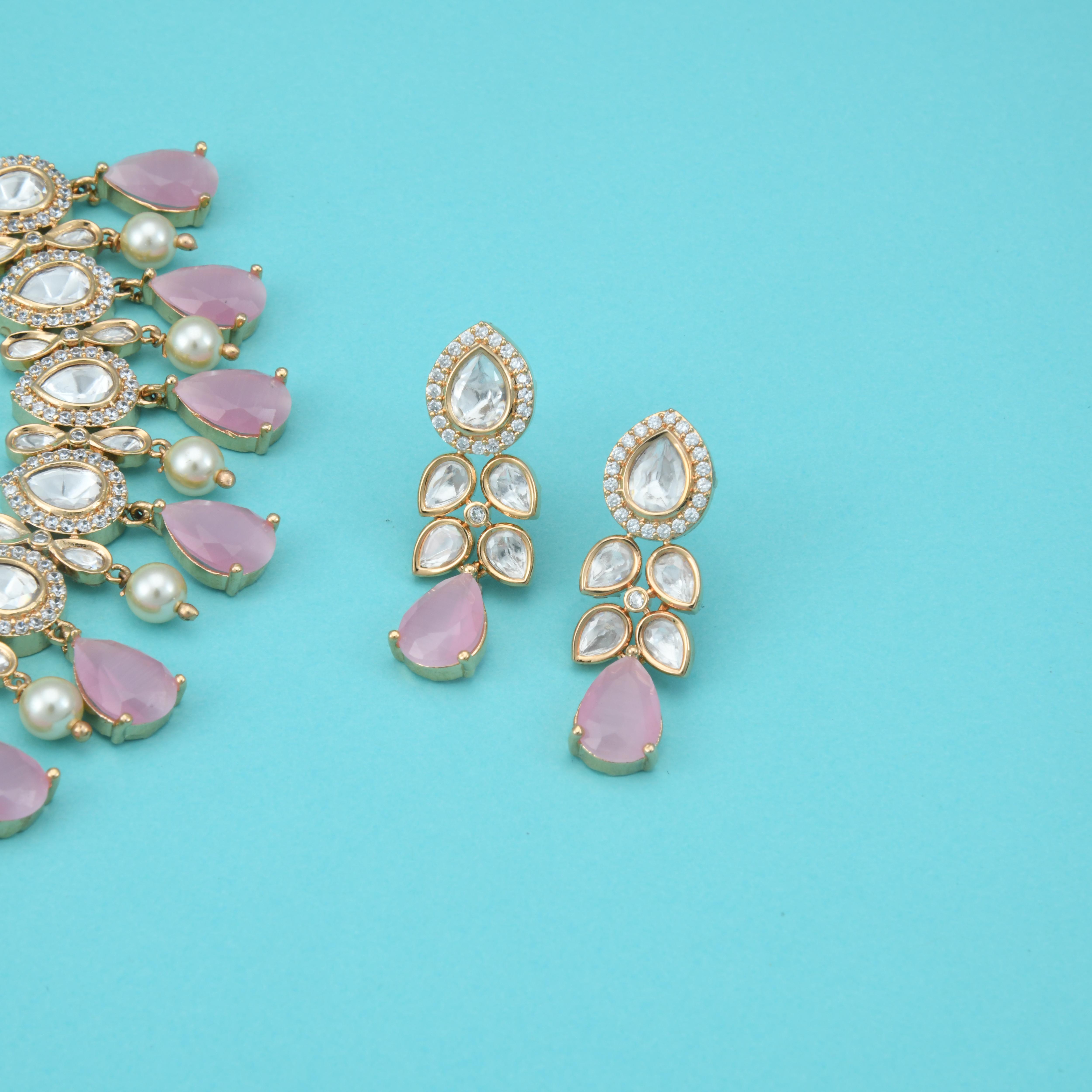 Aarvi Kundan Necklace Set