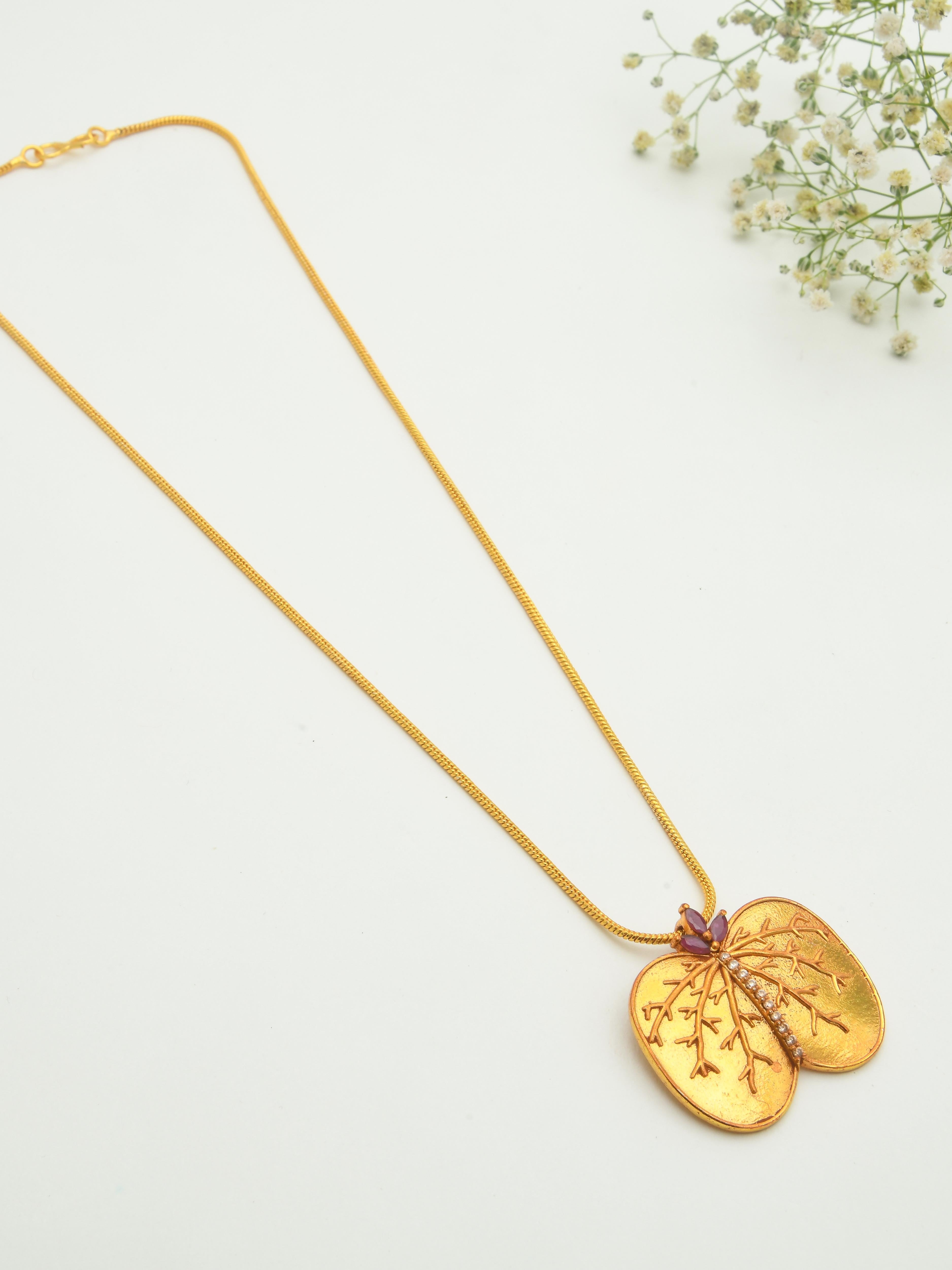 Apta Pendant Necklace
