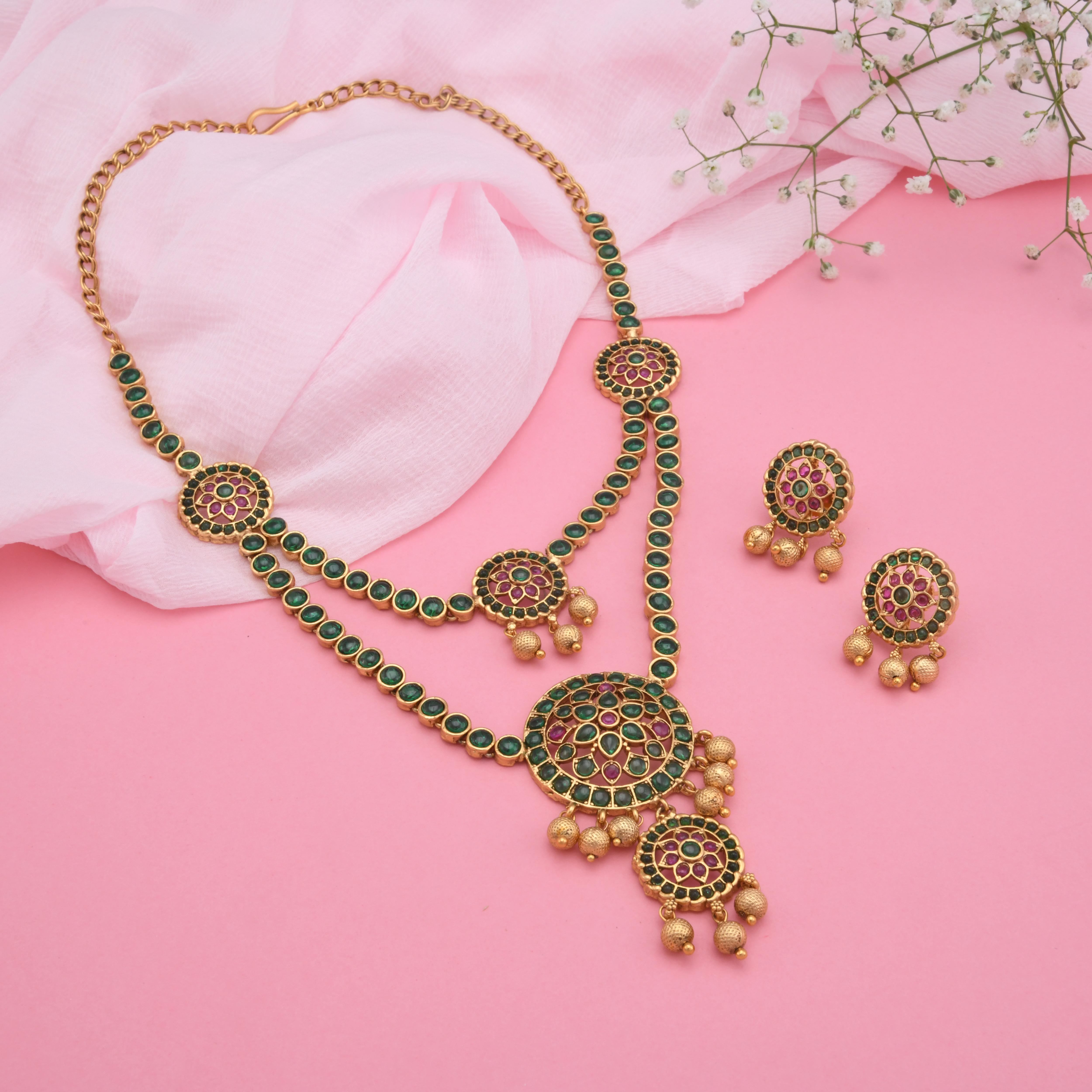 Praniti Temple Necklace set