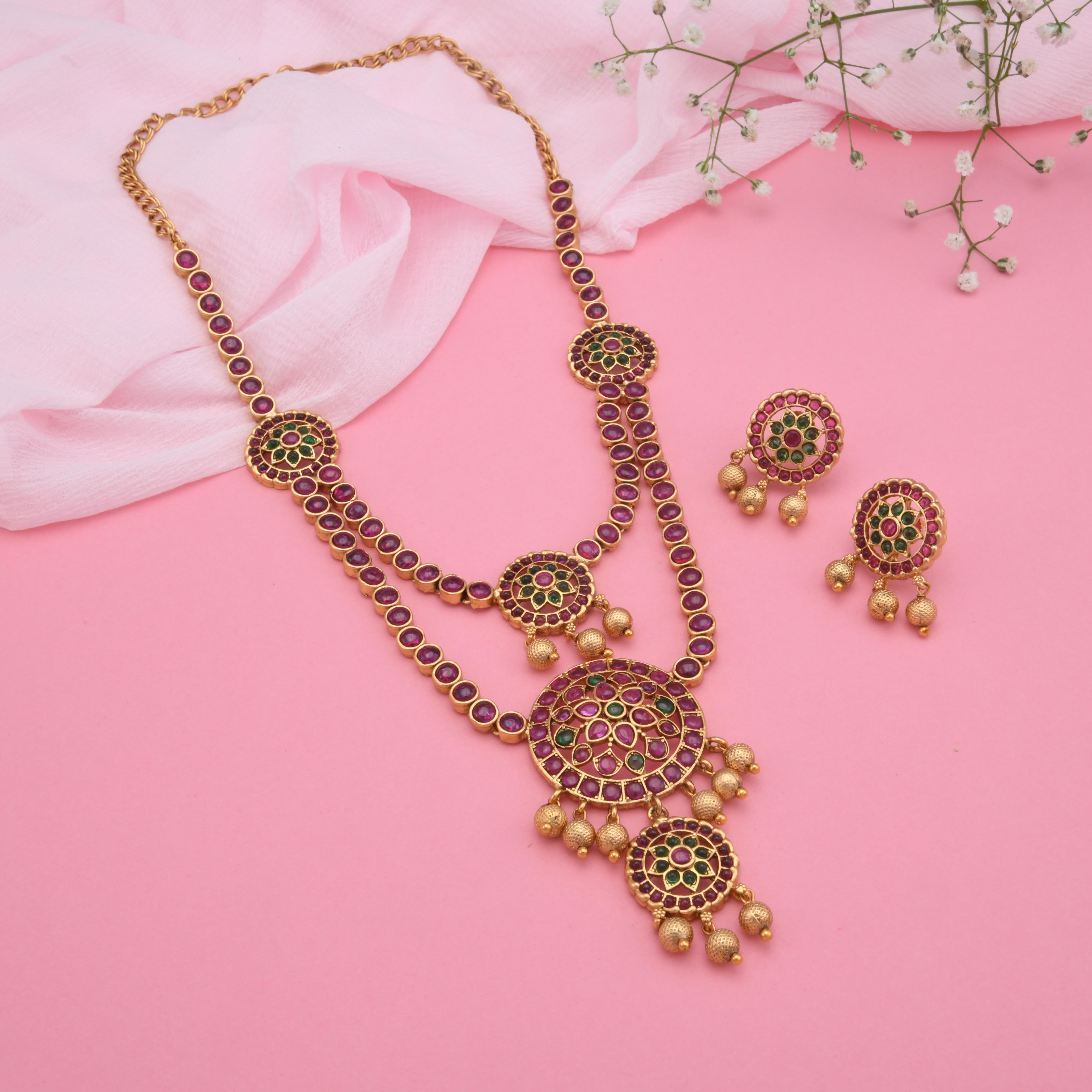 Praniti Temple Necklace set