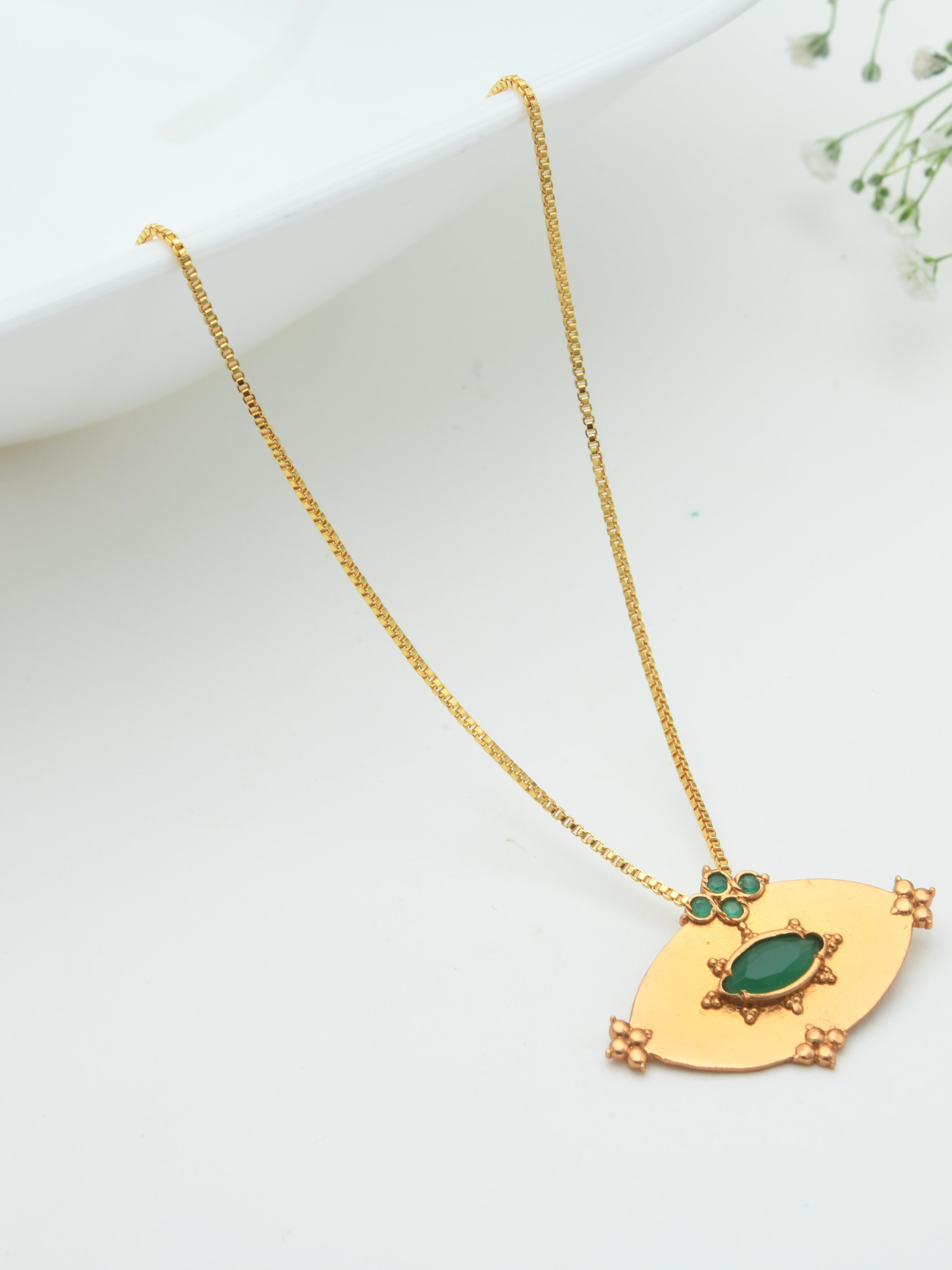 Medham Pendant Necklace