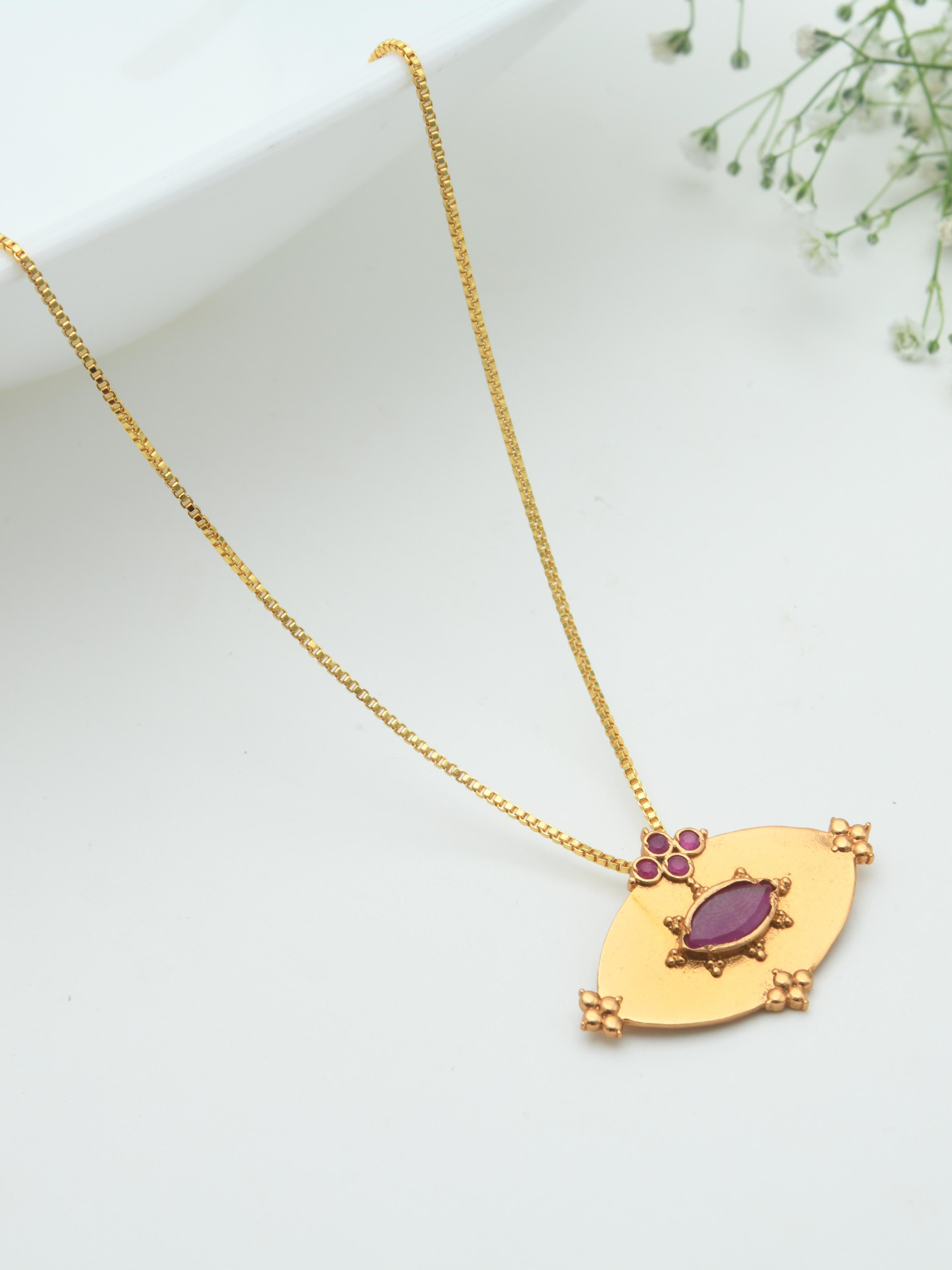 Medham Pendant Necklace