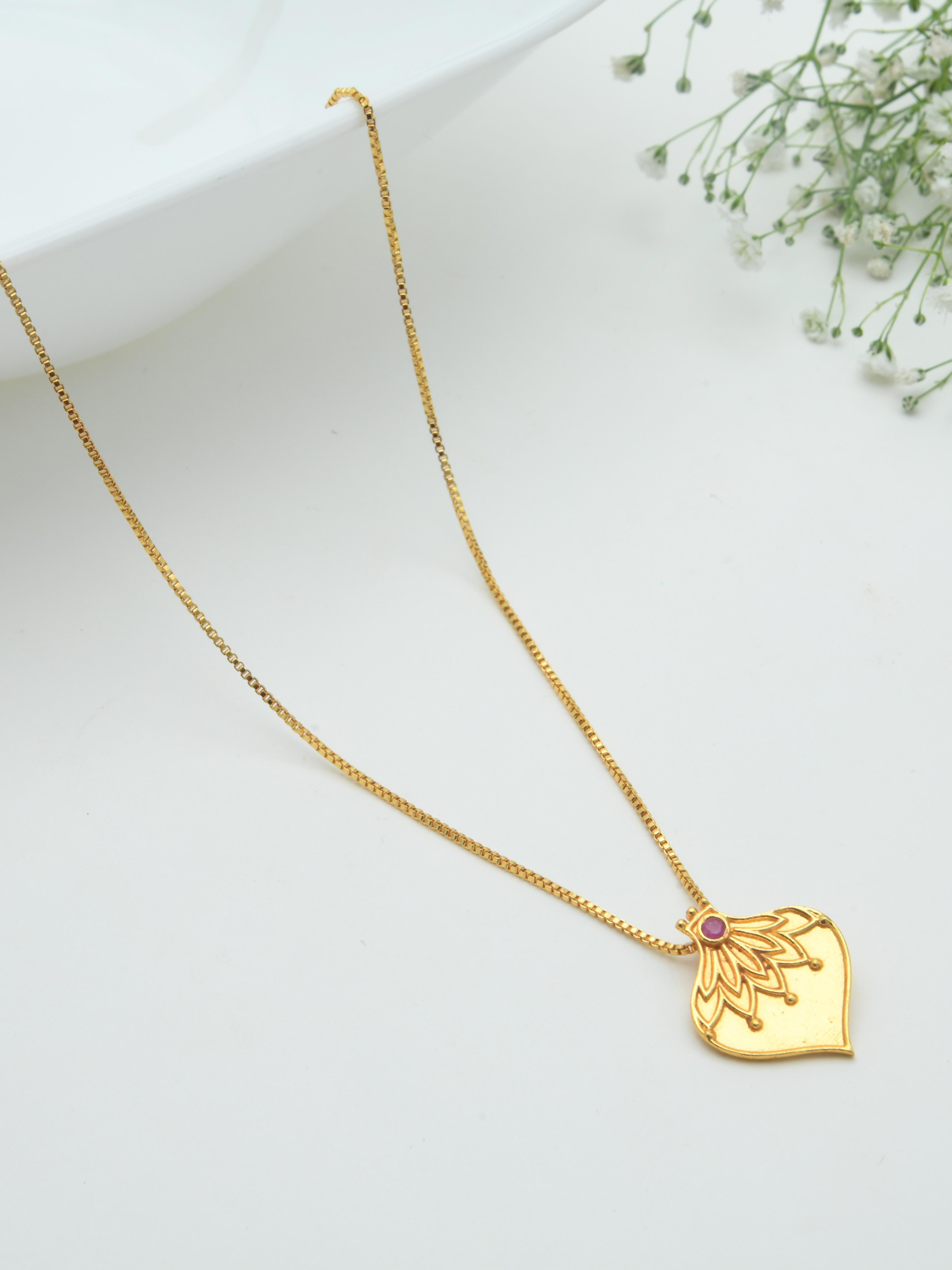 Suchi Pendant Necklace