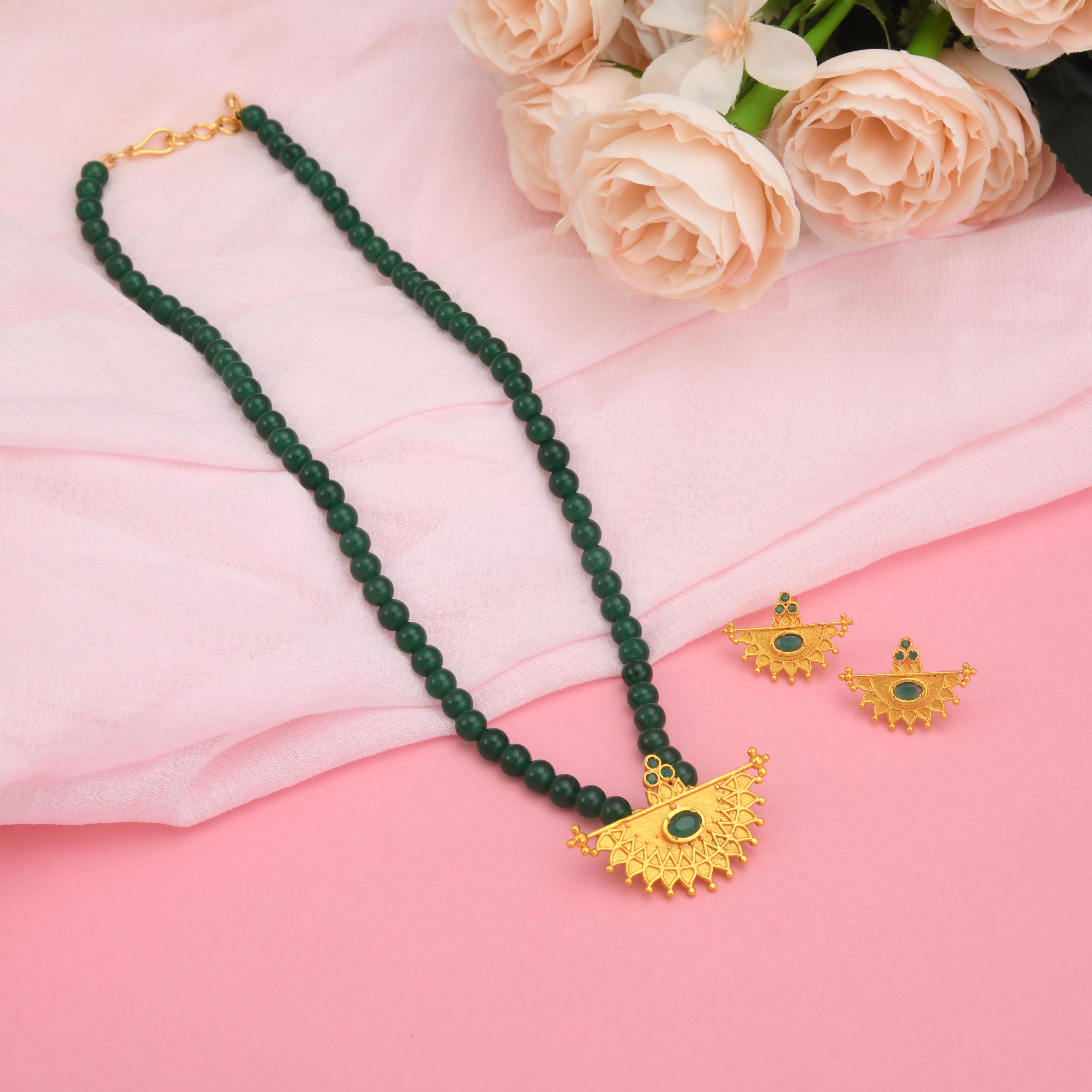 Ardhana Pendant Beads Necklace
