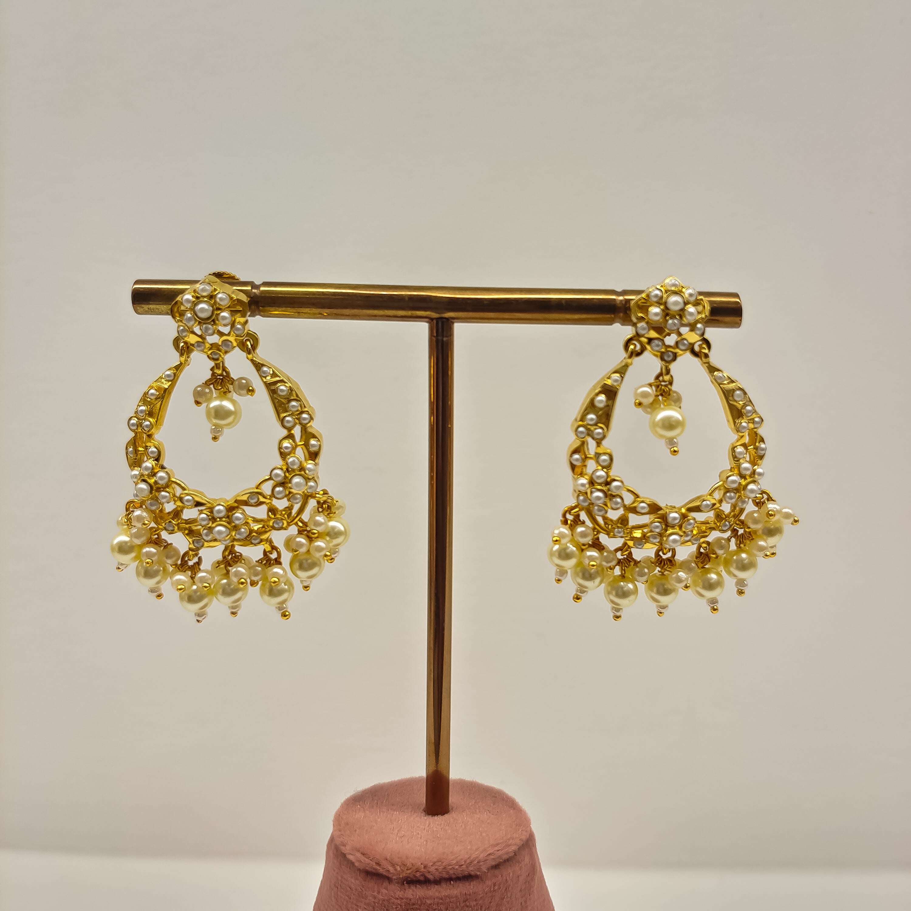Sarthi Pearl Earrings