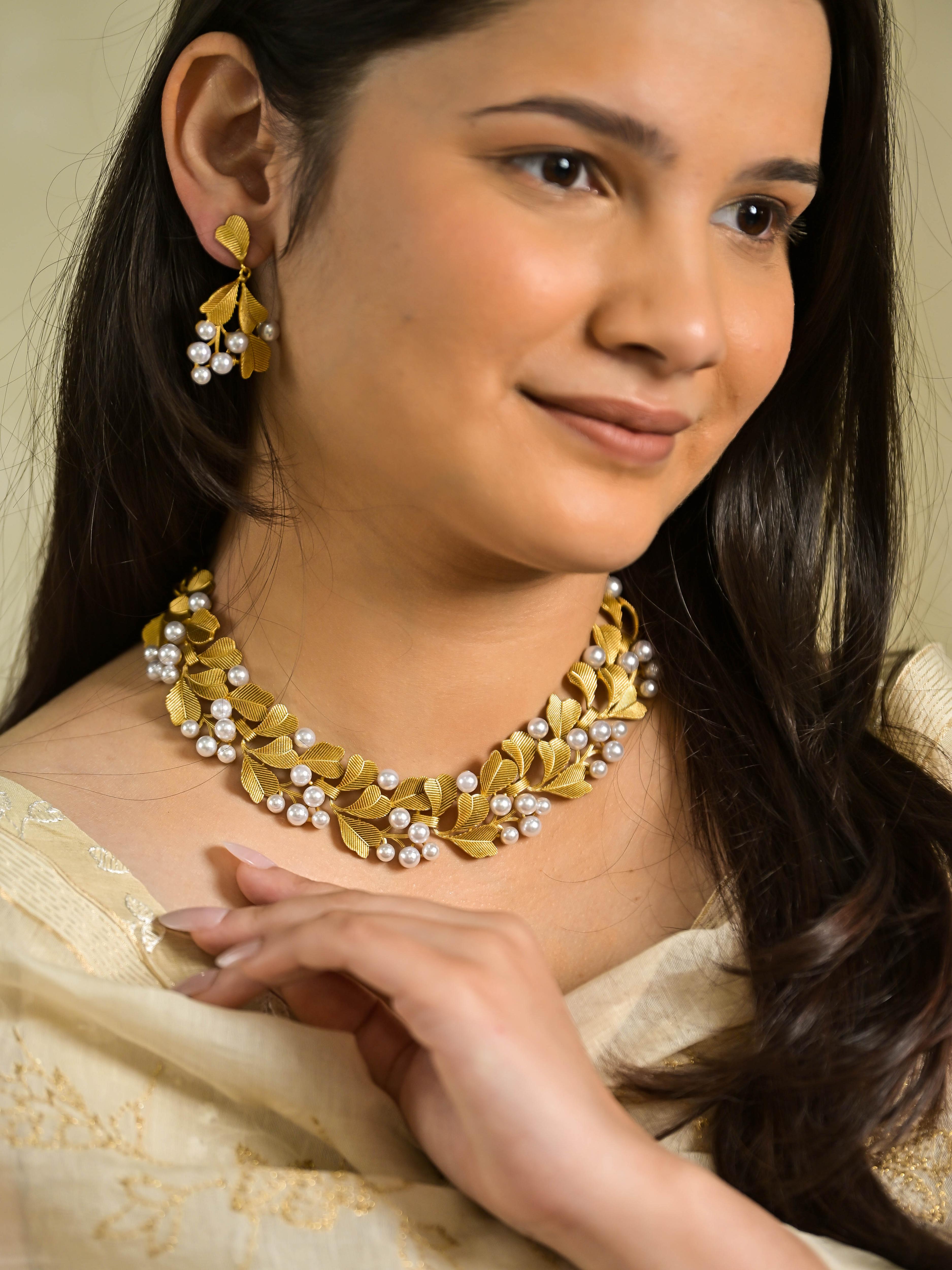 Evira Pearl Necklace