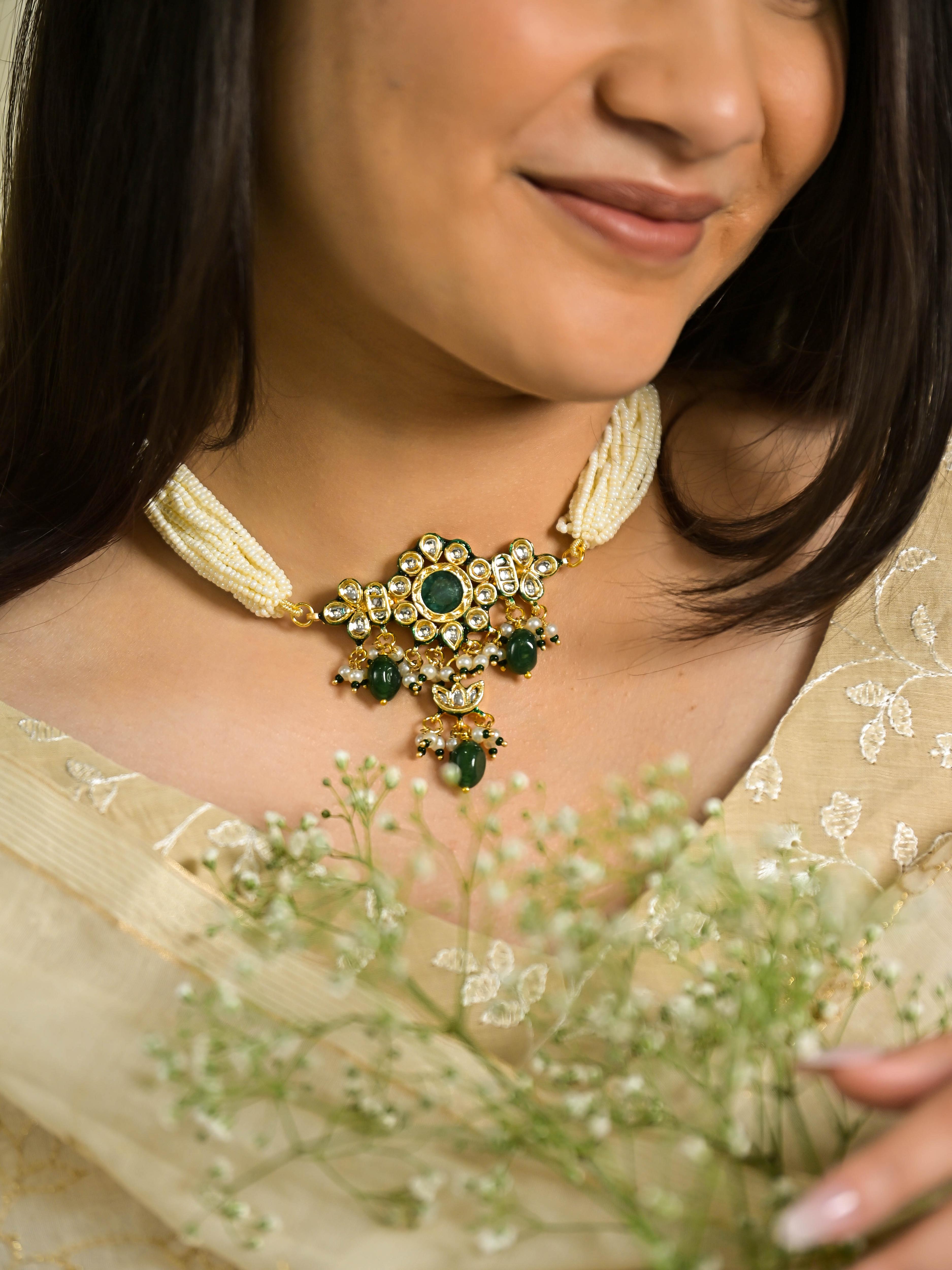 Aara Kundan Choker