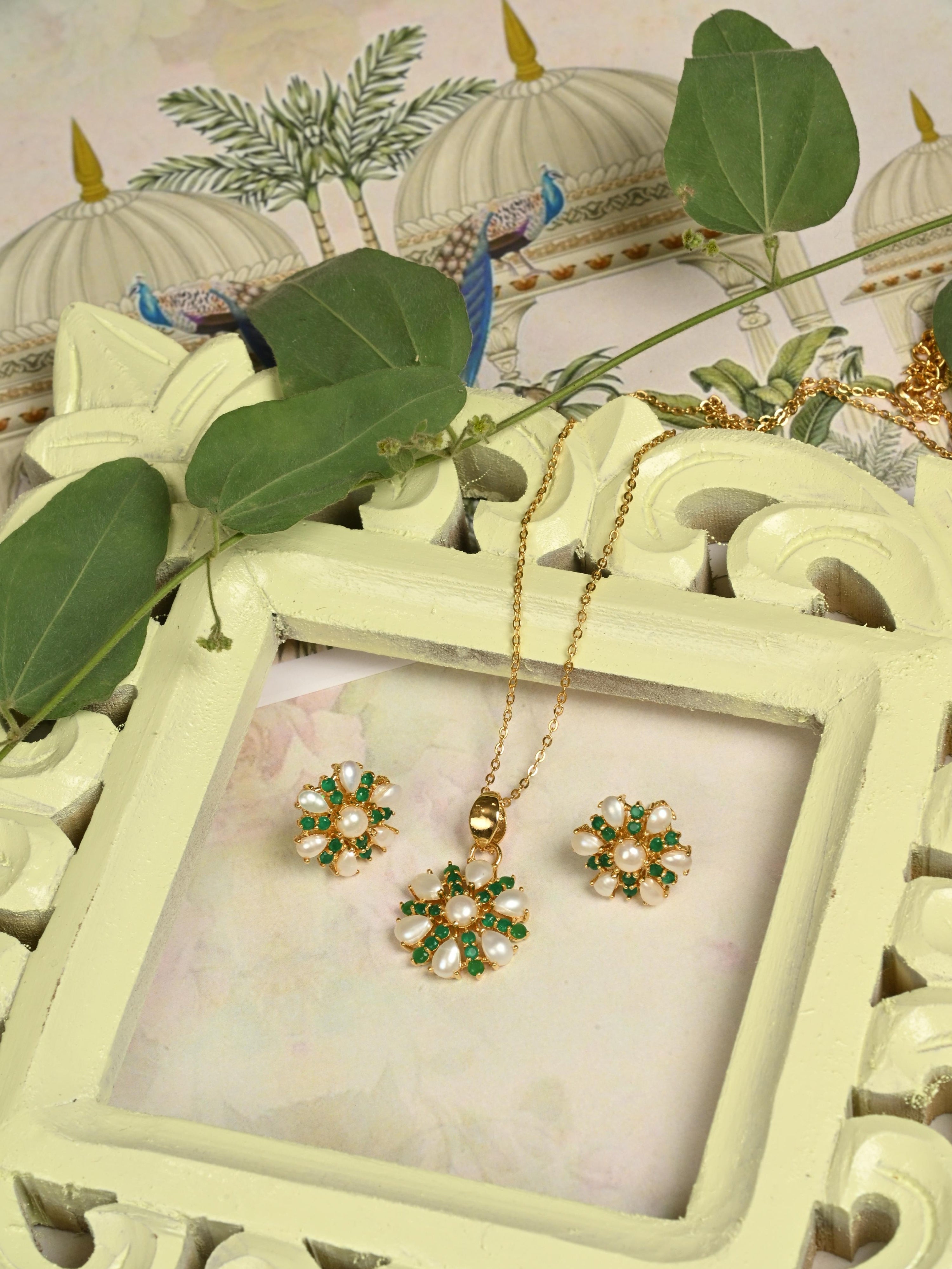 Dahlia Pendant Set