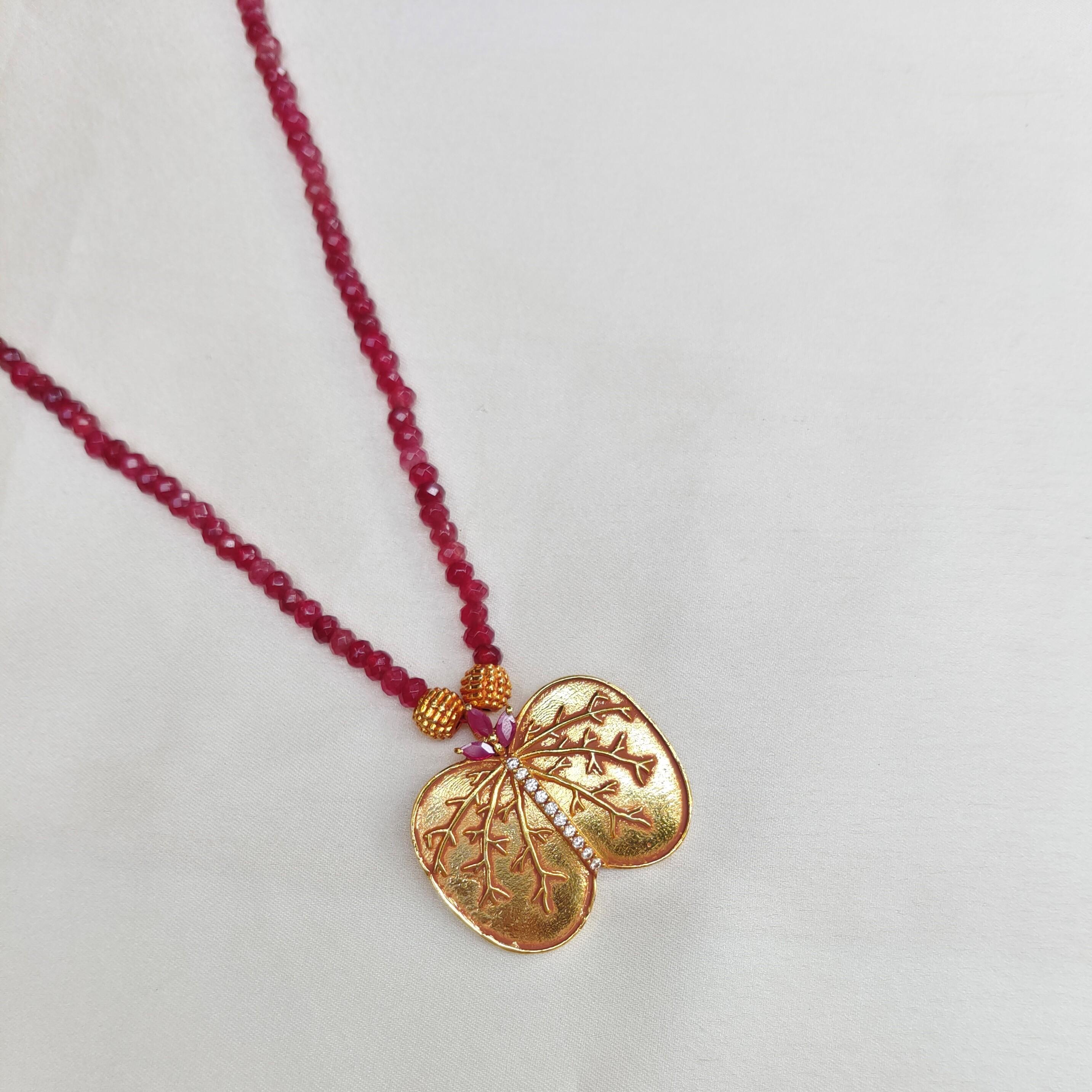 Apta Pendant Beads Necklace