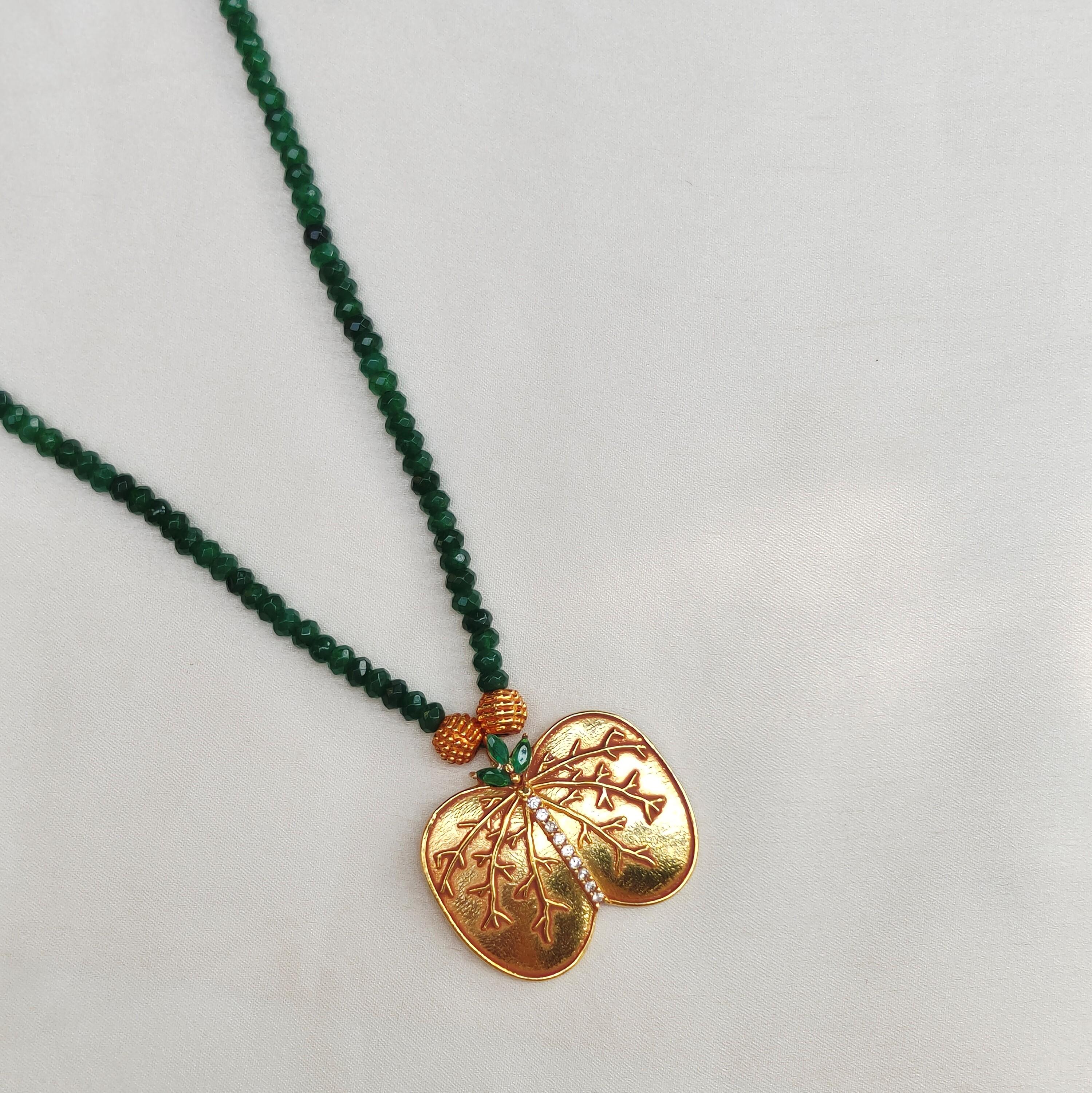 Apta Pendant Beads Necklace