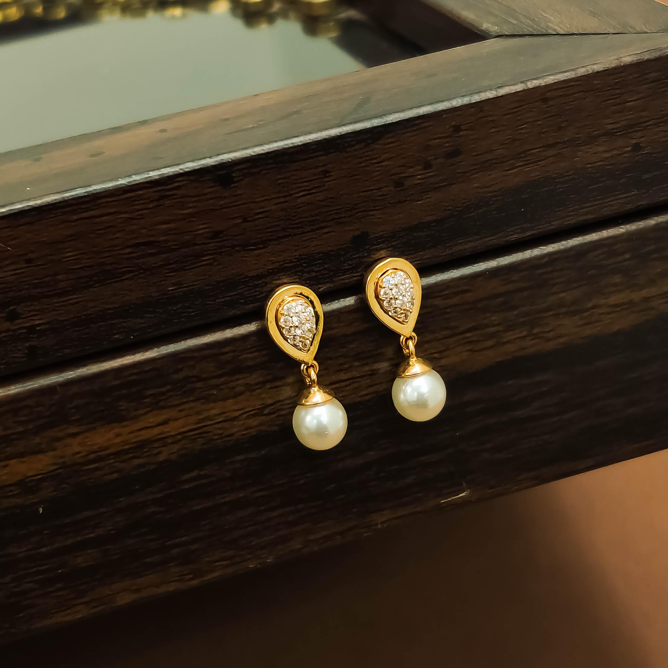 Pearl Glow Drop Earrings