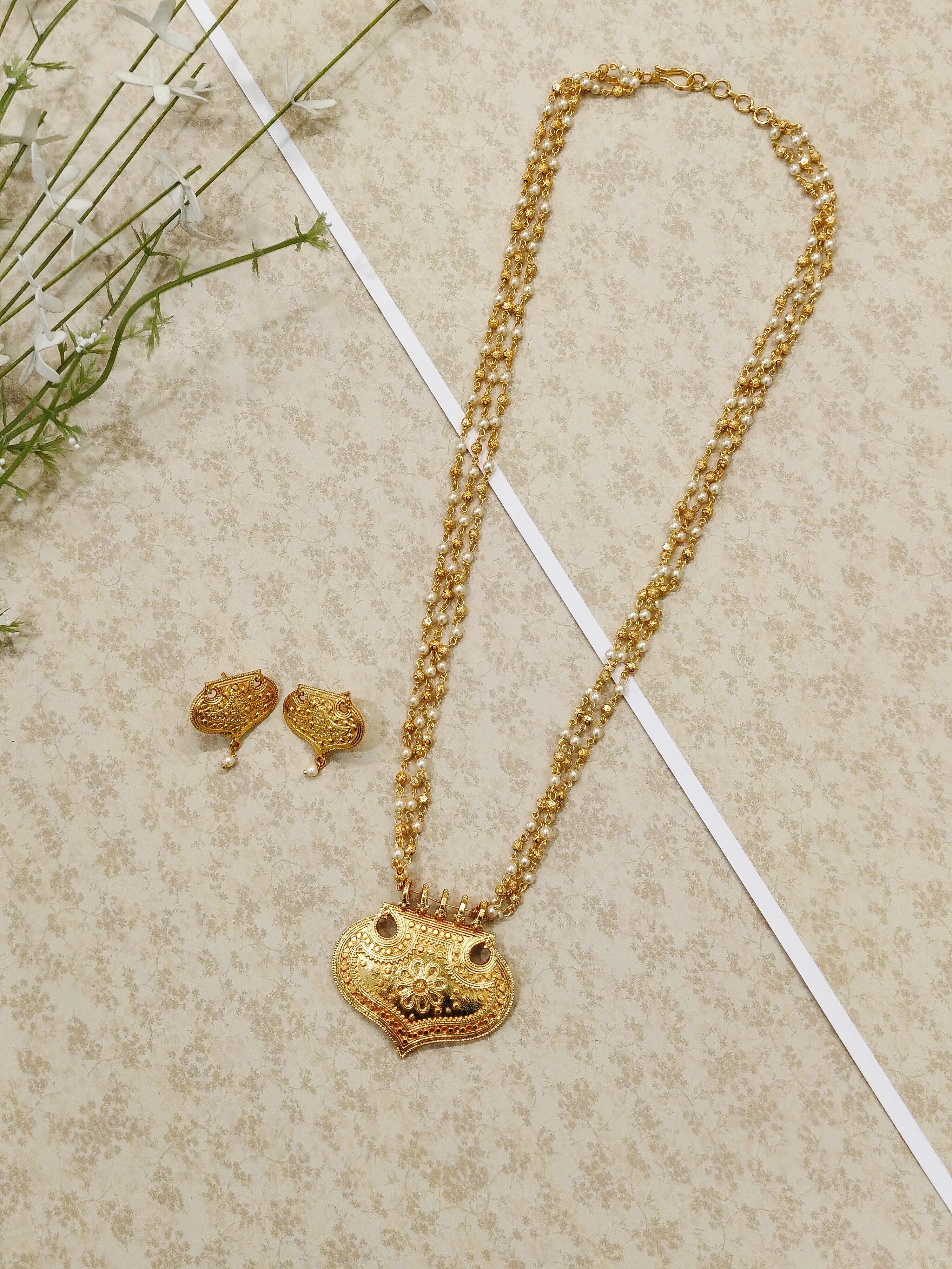 Rajshri Pearl Necklace