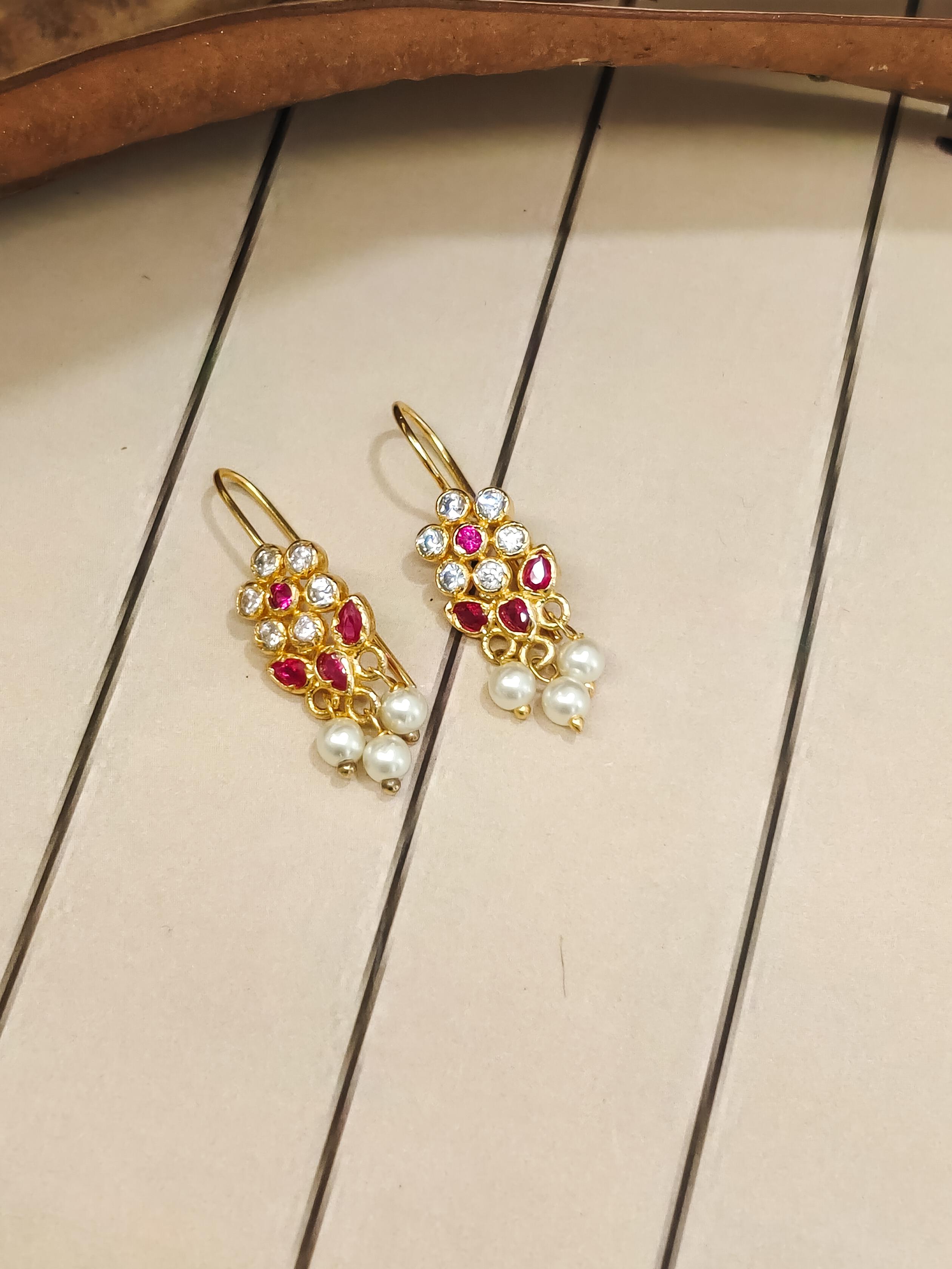 White Stone Flower Pearl Bugadi