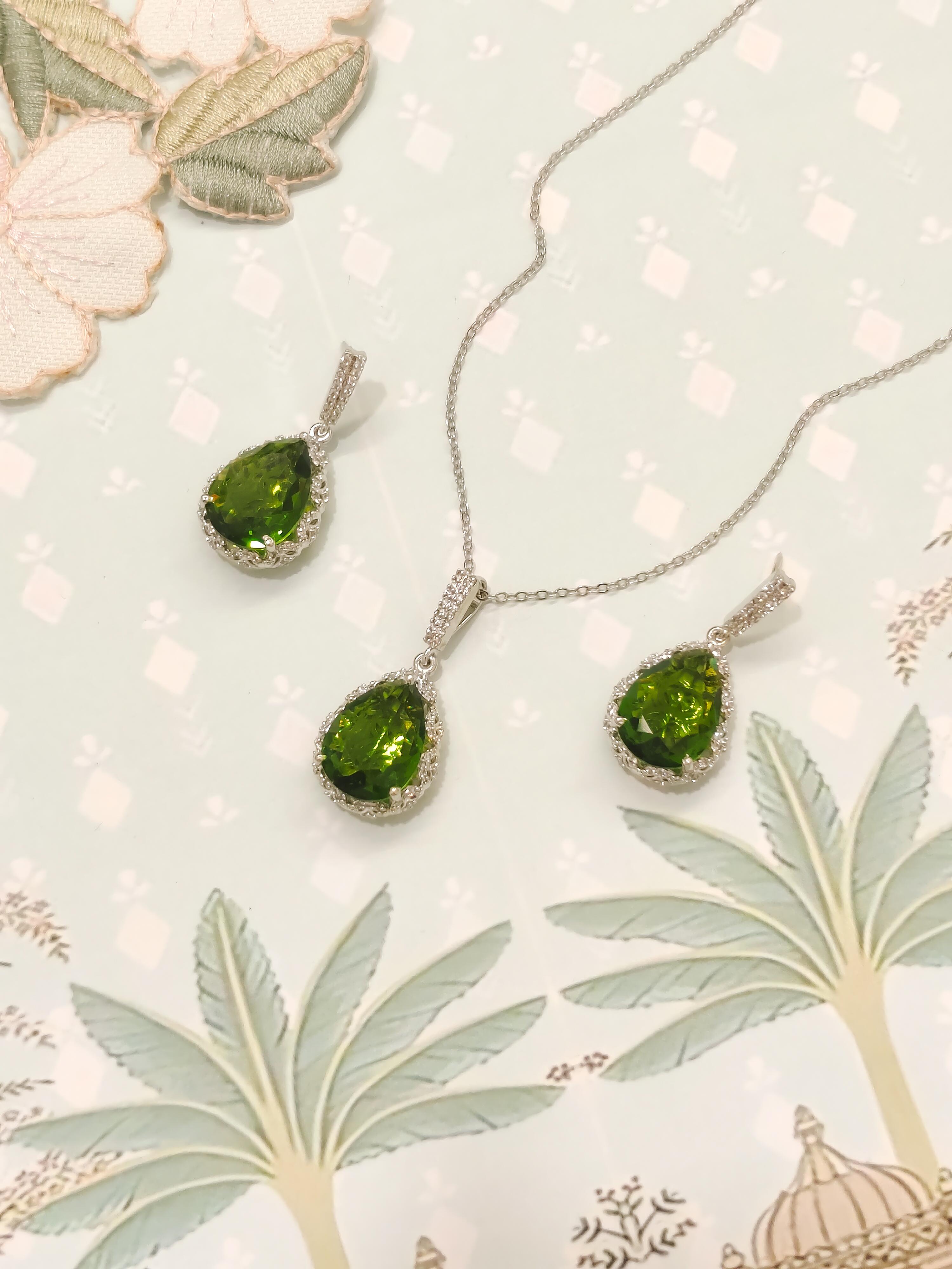 Mahi Drop Pendant Set