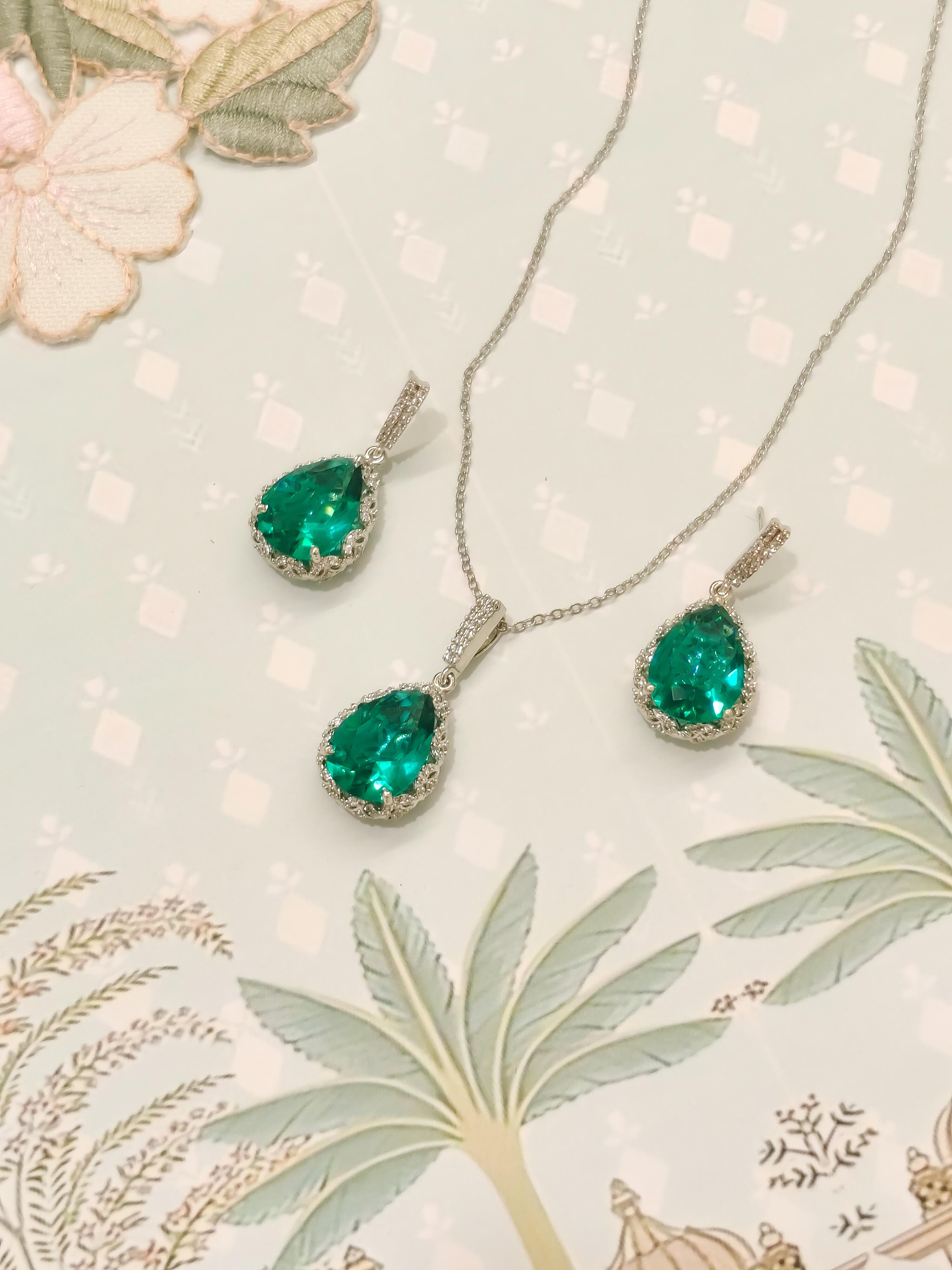 Mahi Drop Pendant Set