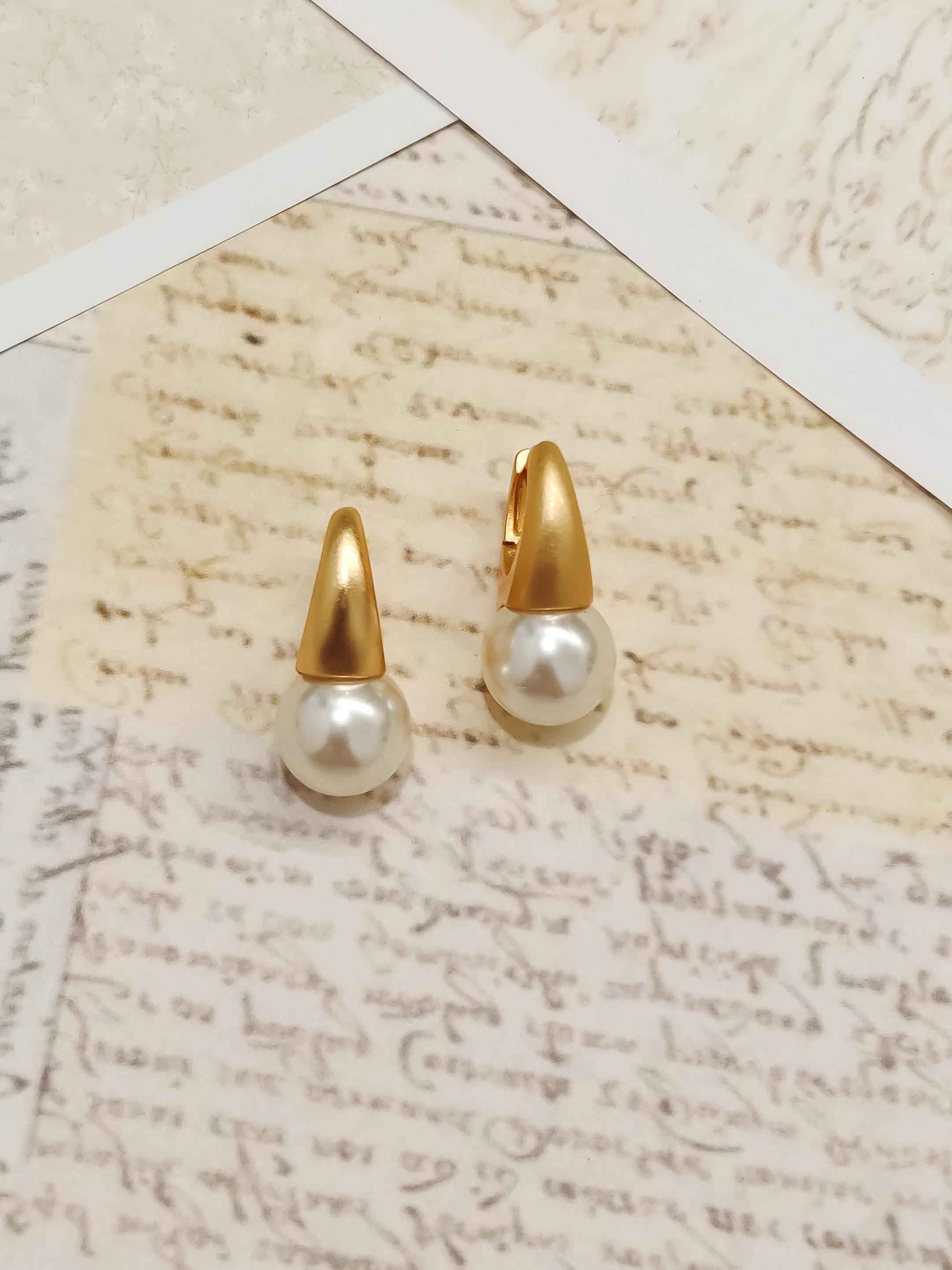 Eliana Pearl Earrings