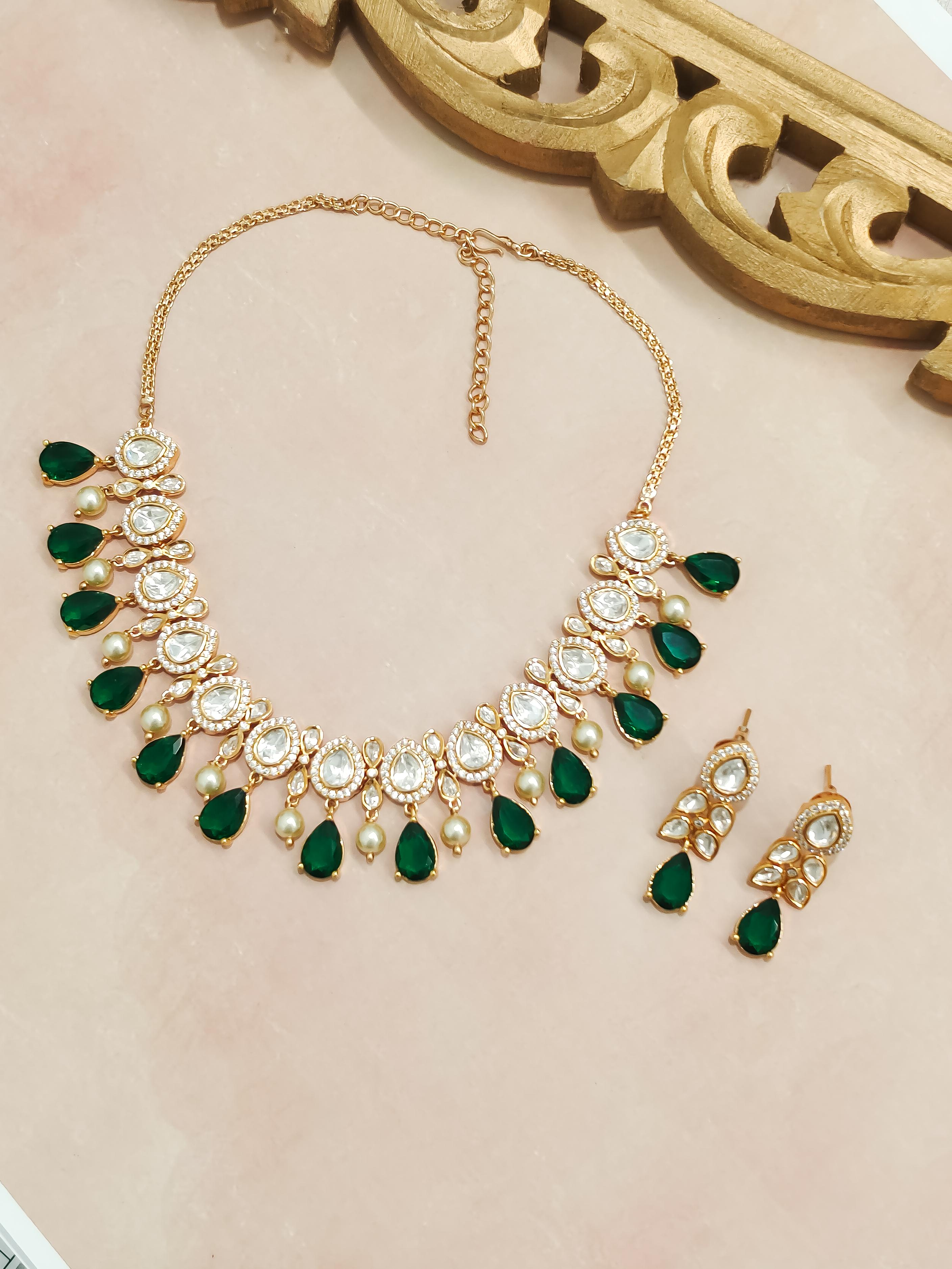 Aarvi Kundan Necklace Set
