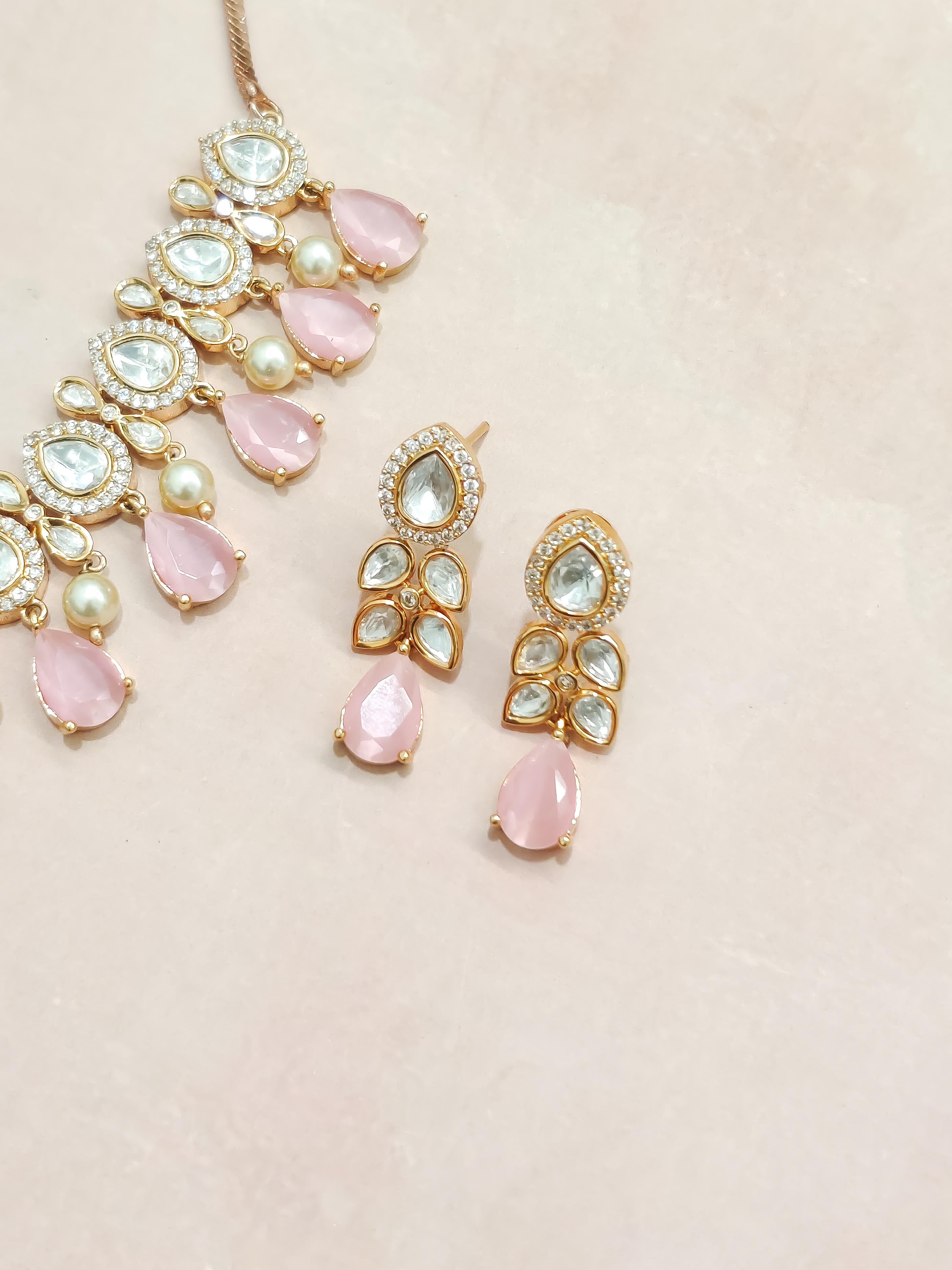 Aarvi Kundan Necklace Set
