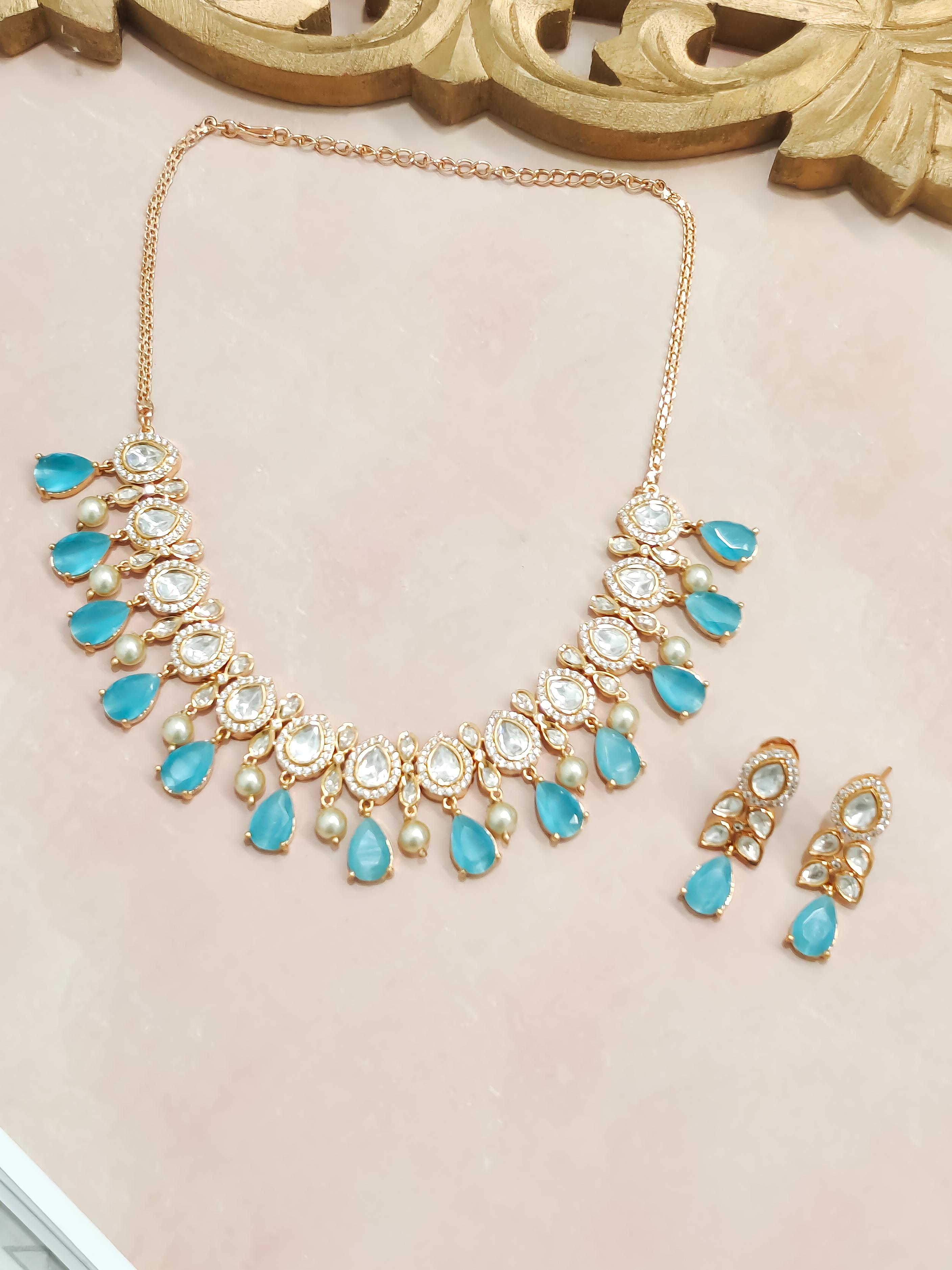 Aarvi Kundan Necklace Set
