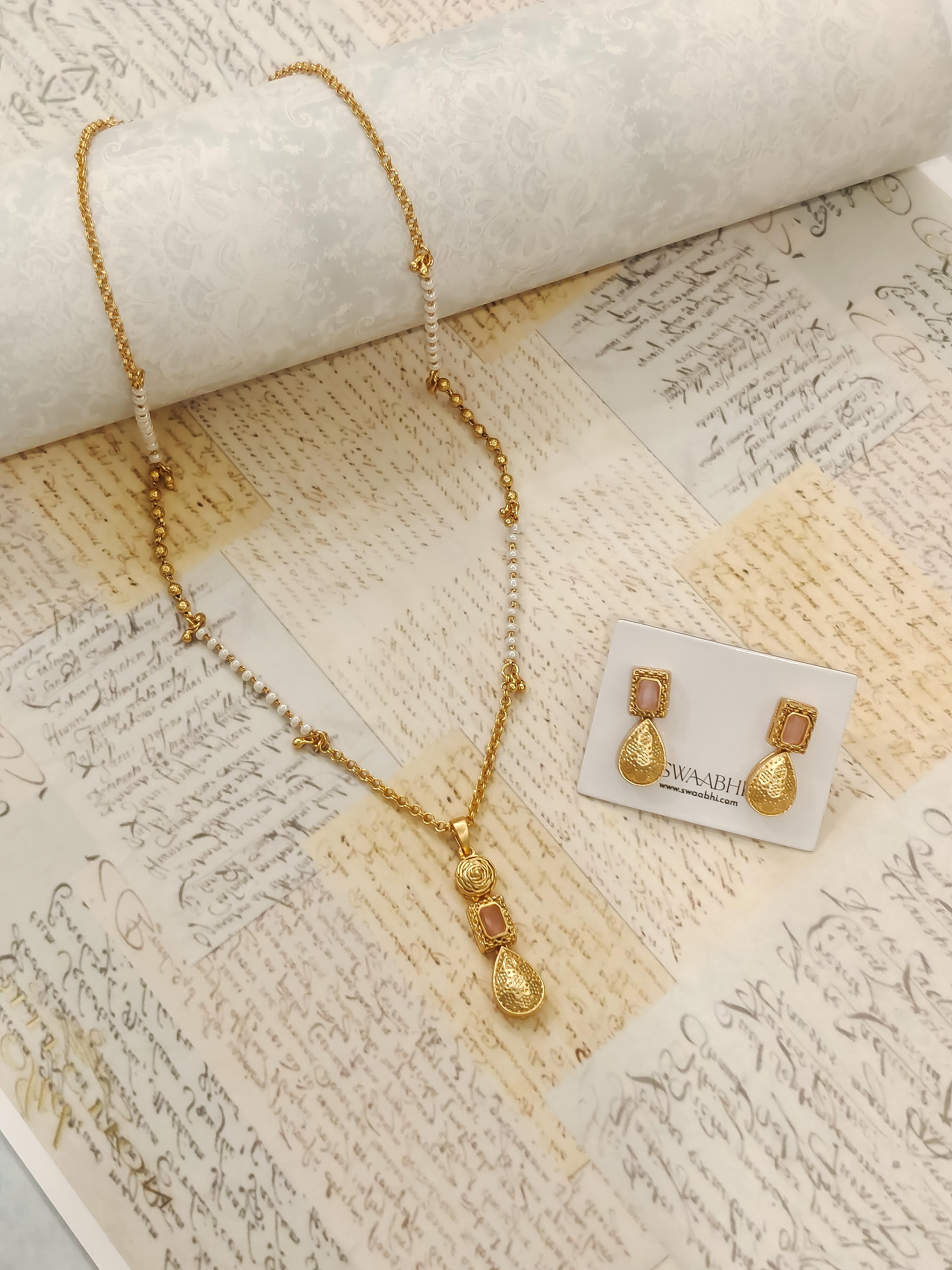 Yuvika Temple Pendant Set
