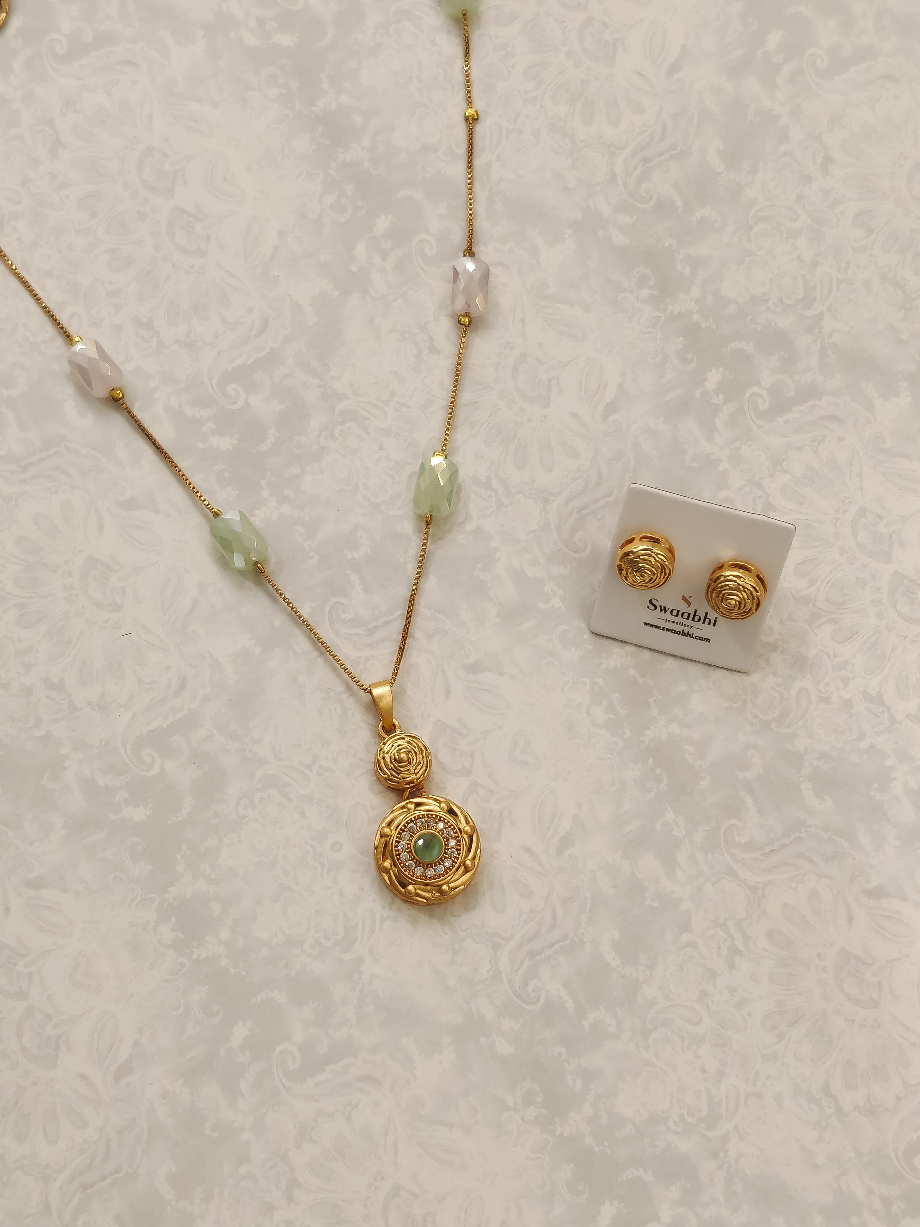Vanya Temple Pendant Set