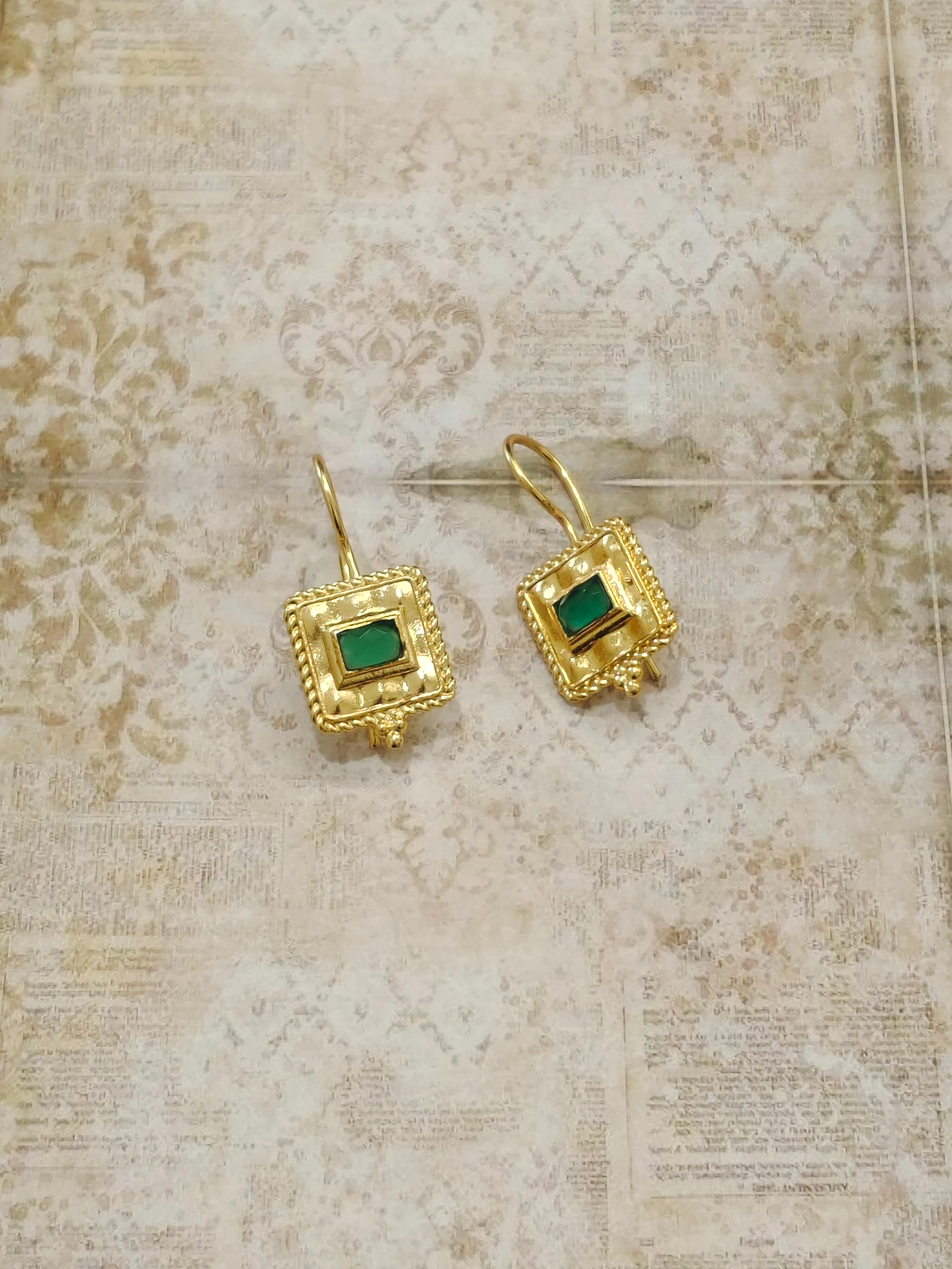 Aara Luxe Stone Earring