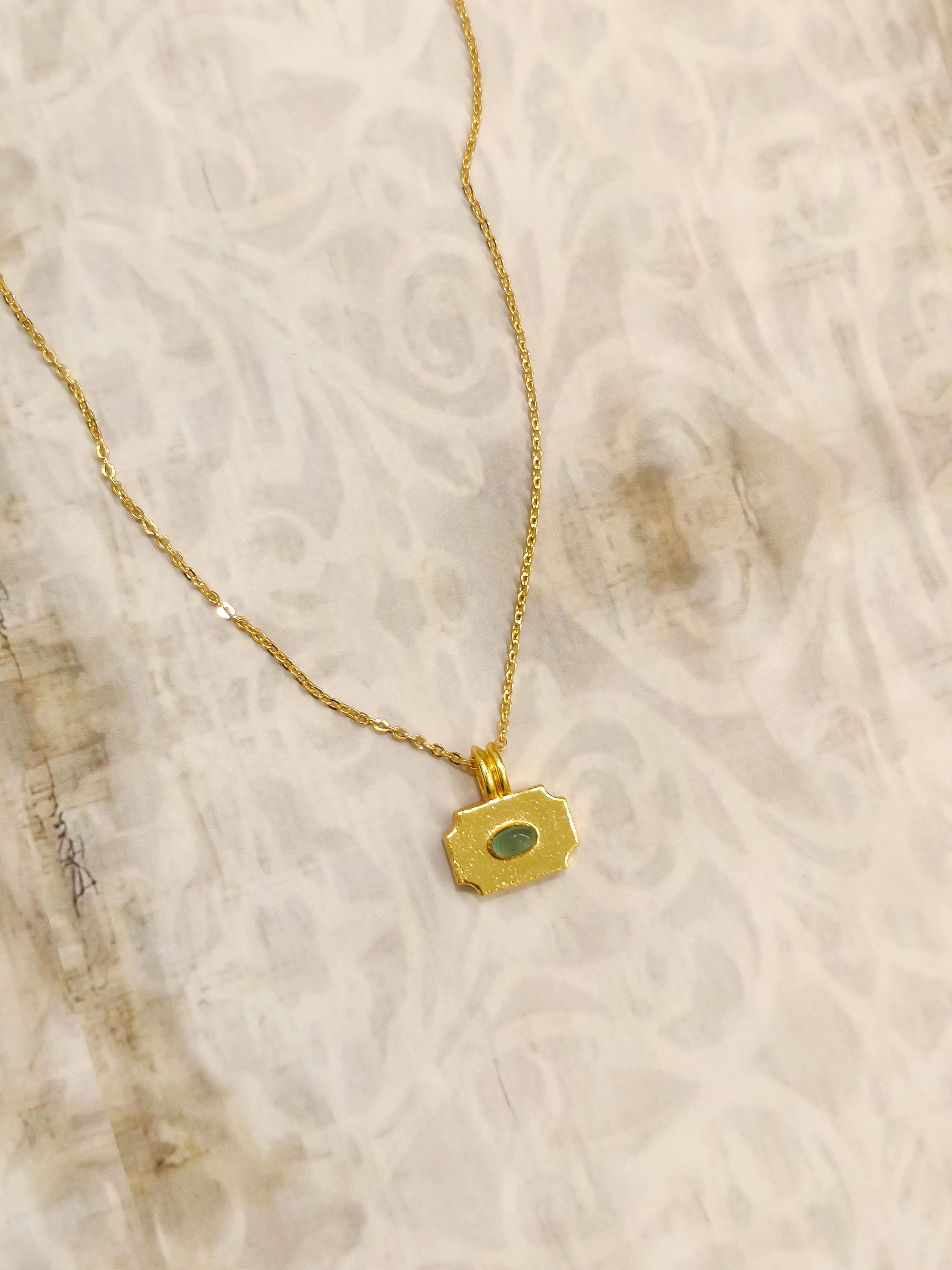 Nia Gold Pendant
