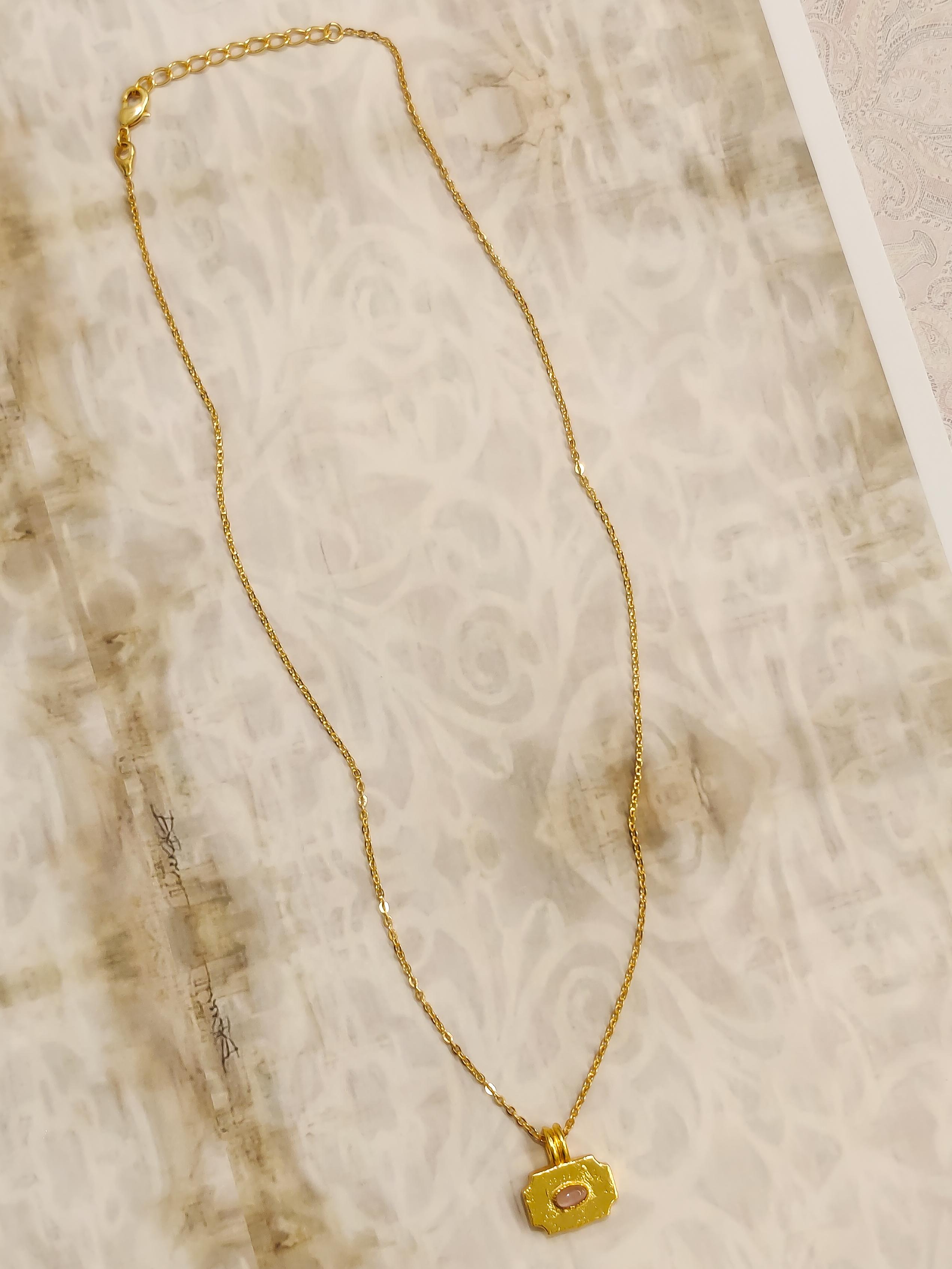 Nia Gold Pendant