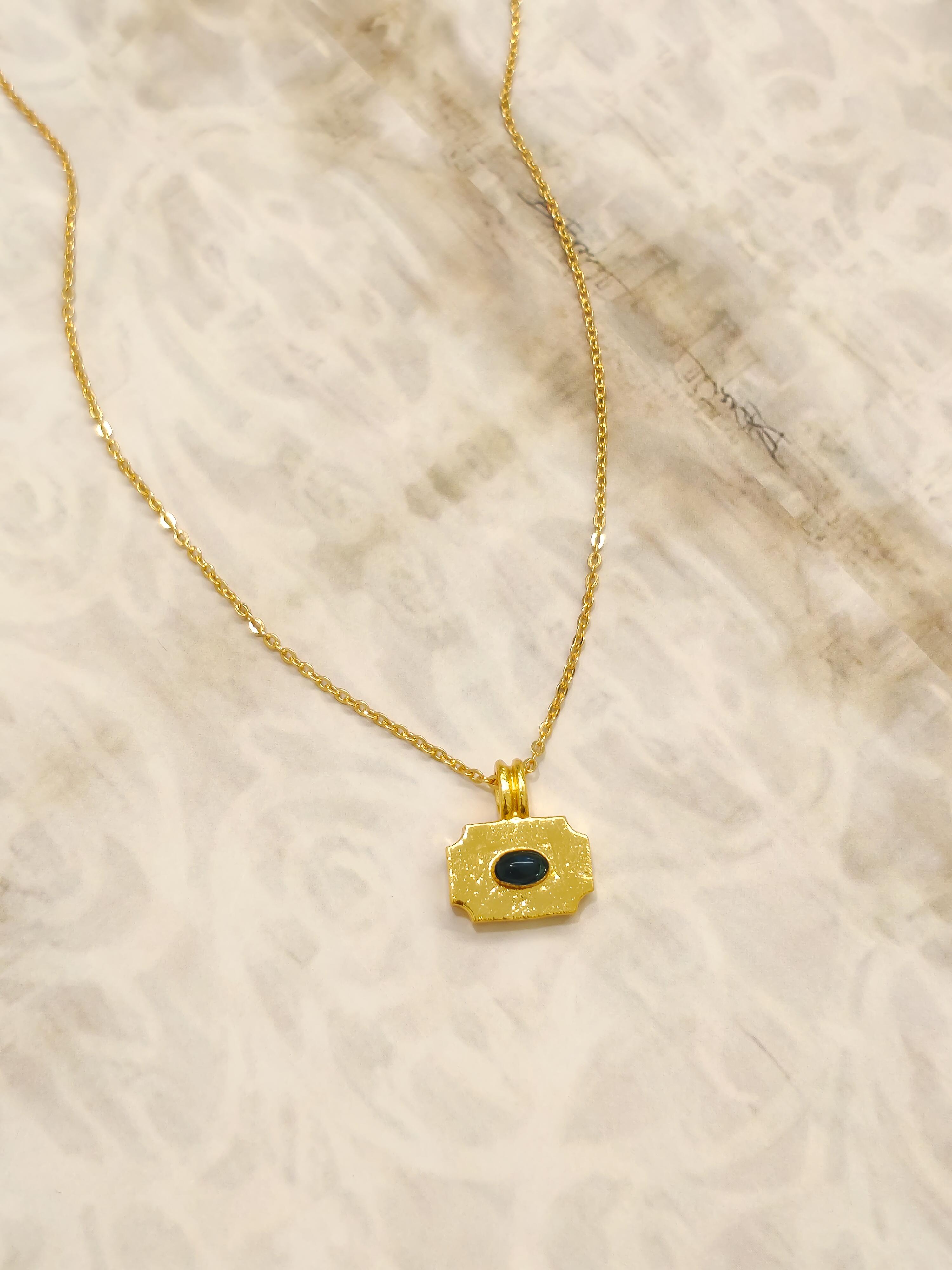 Nia Gold Pendant