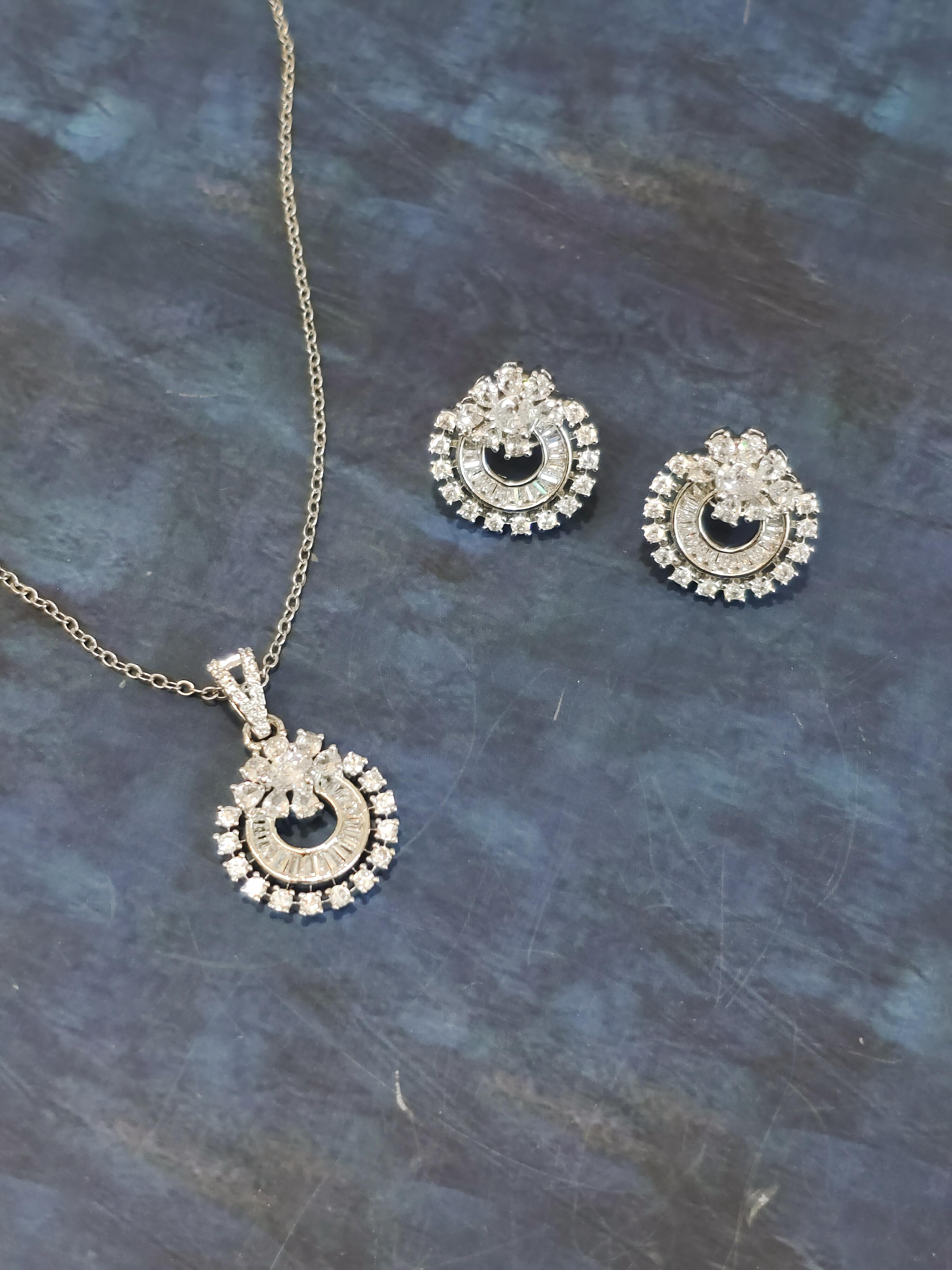 Avira CZ Pendant Set