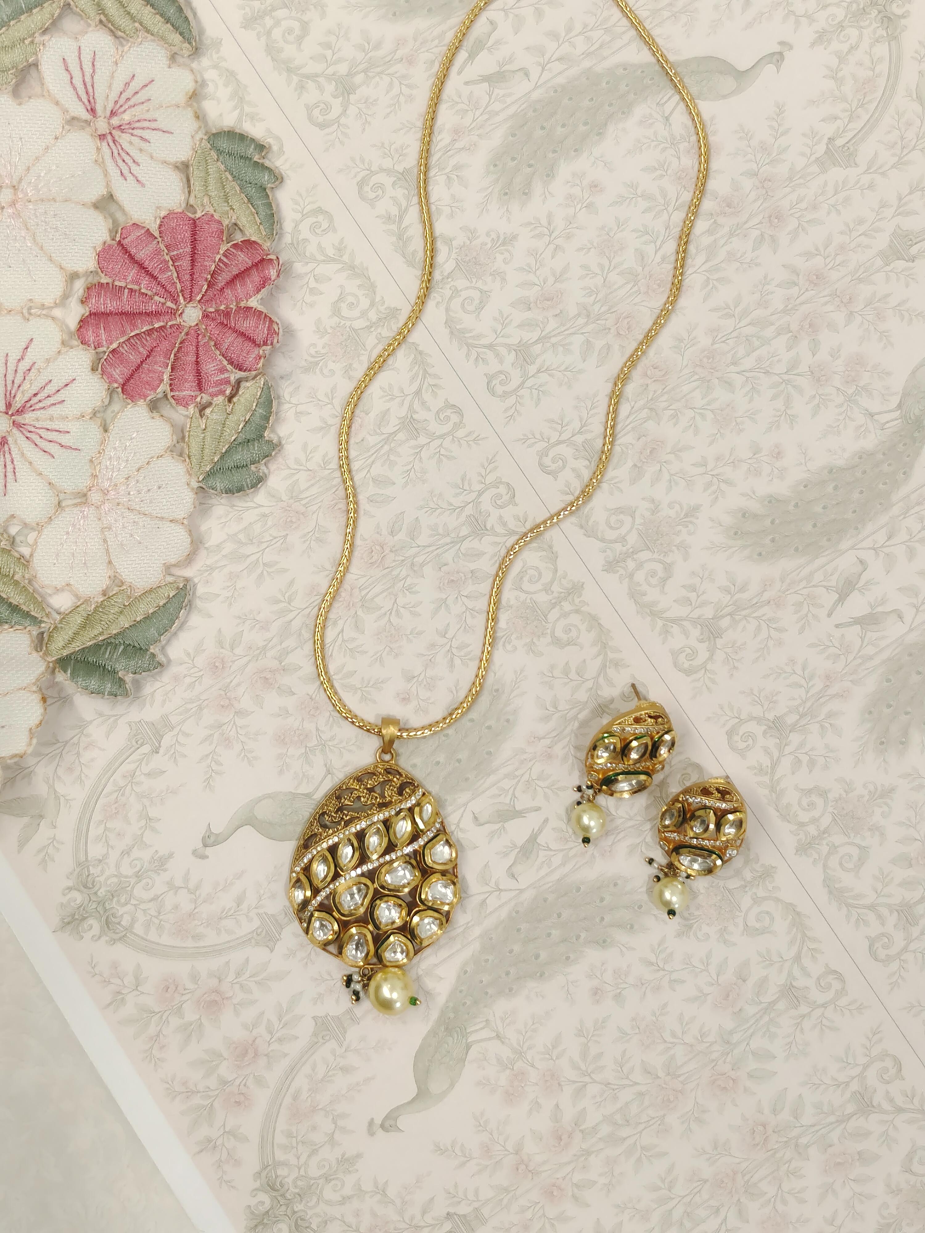 Simi Kundan Pendant Necklace