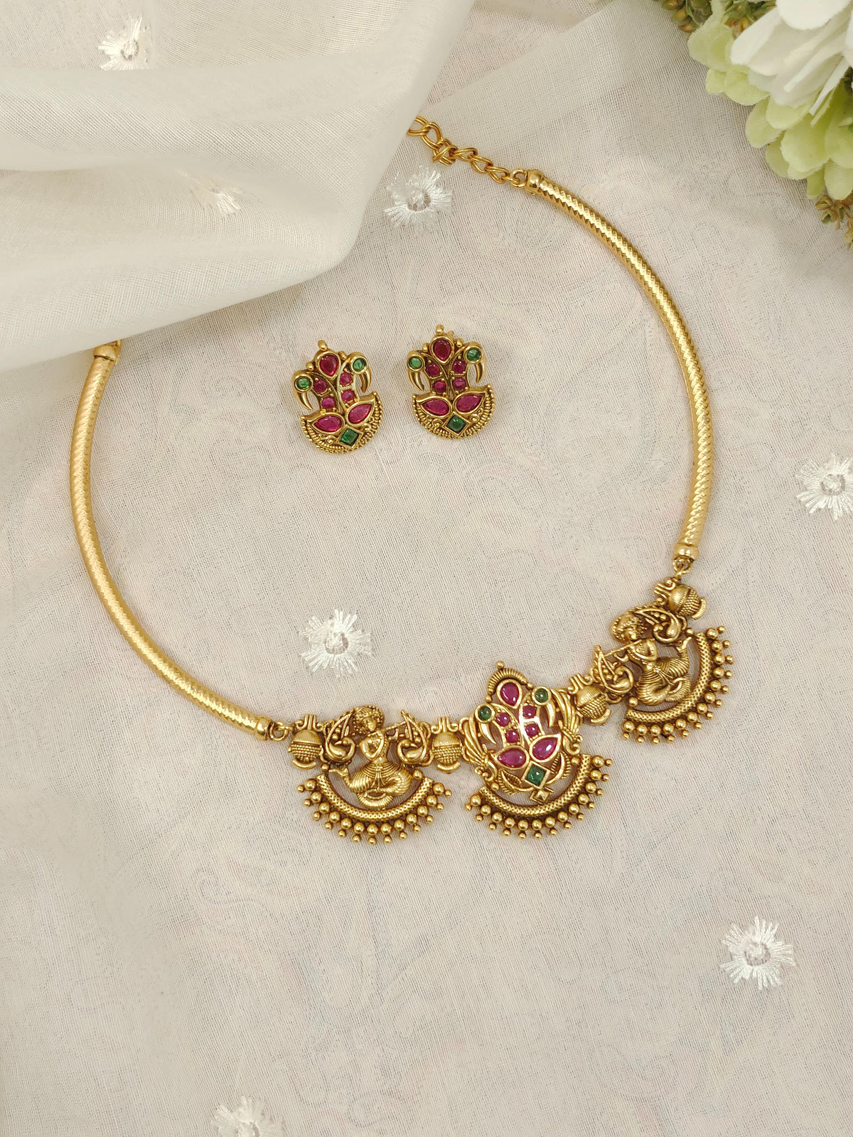Lakshmi Hasli Necklace Set