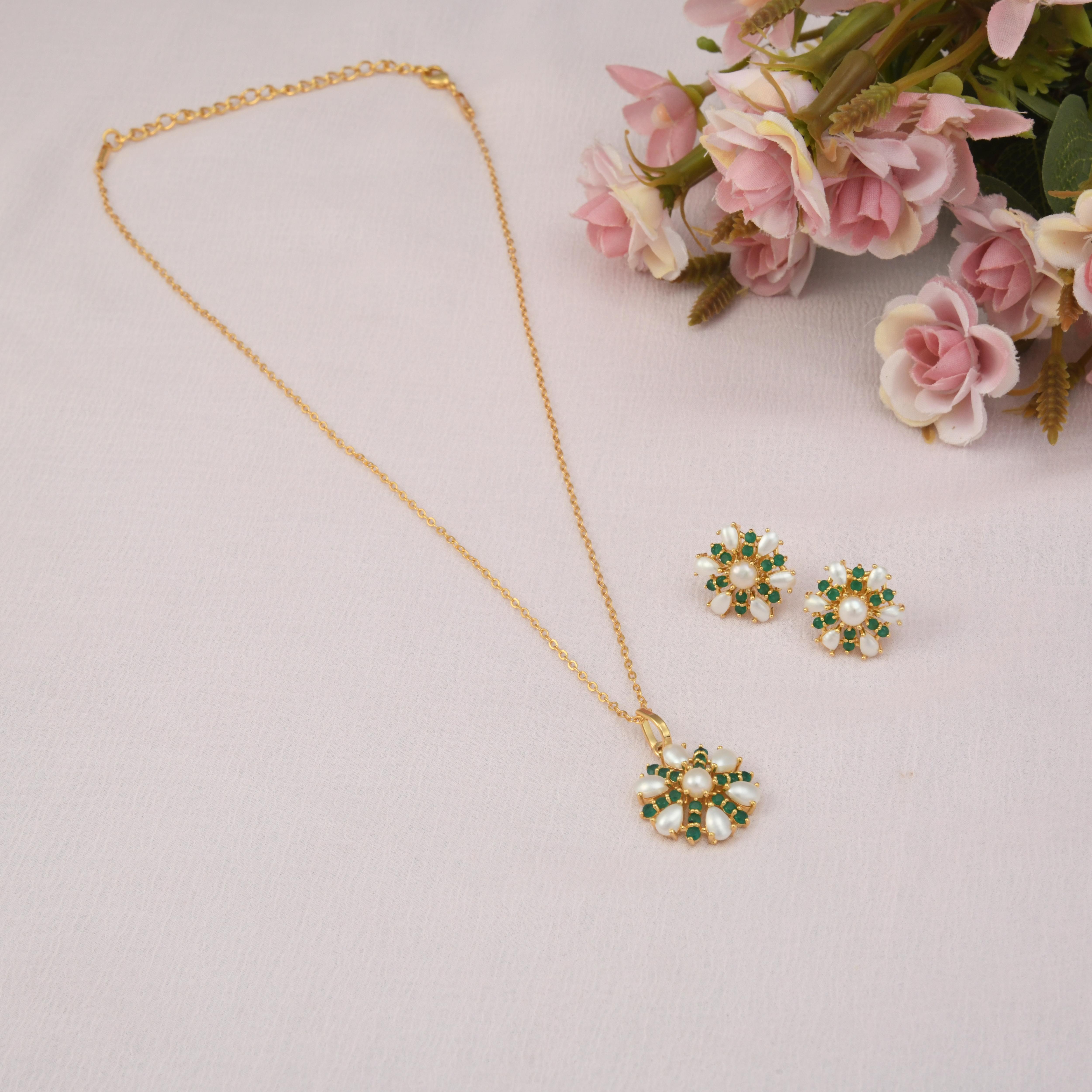 Dahlia Pendant Set