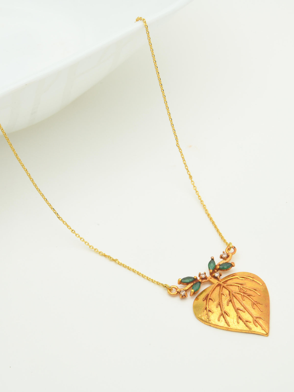 Vida Pendant Necklace