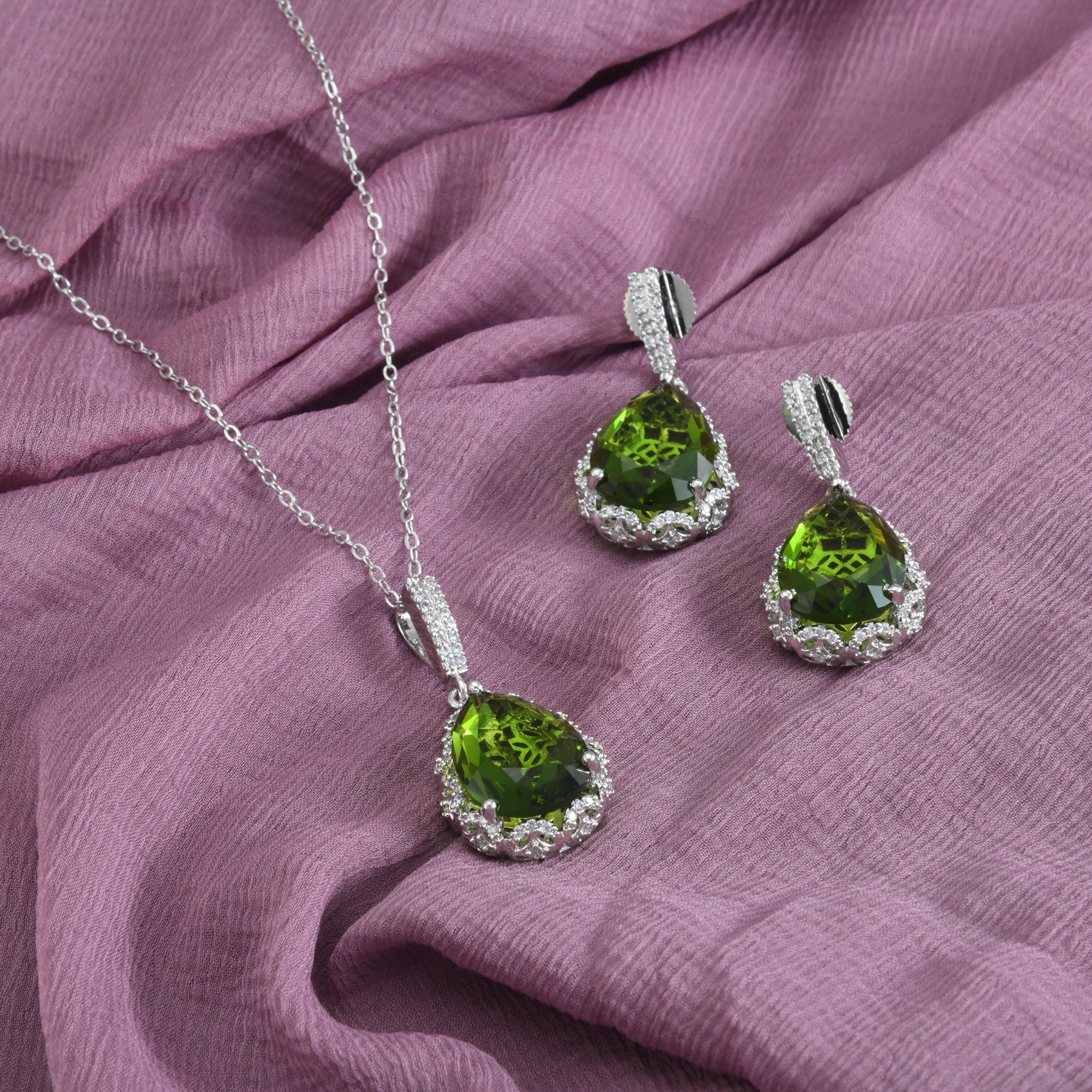 Mahi Drop Pendant Set