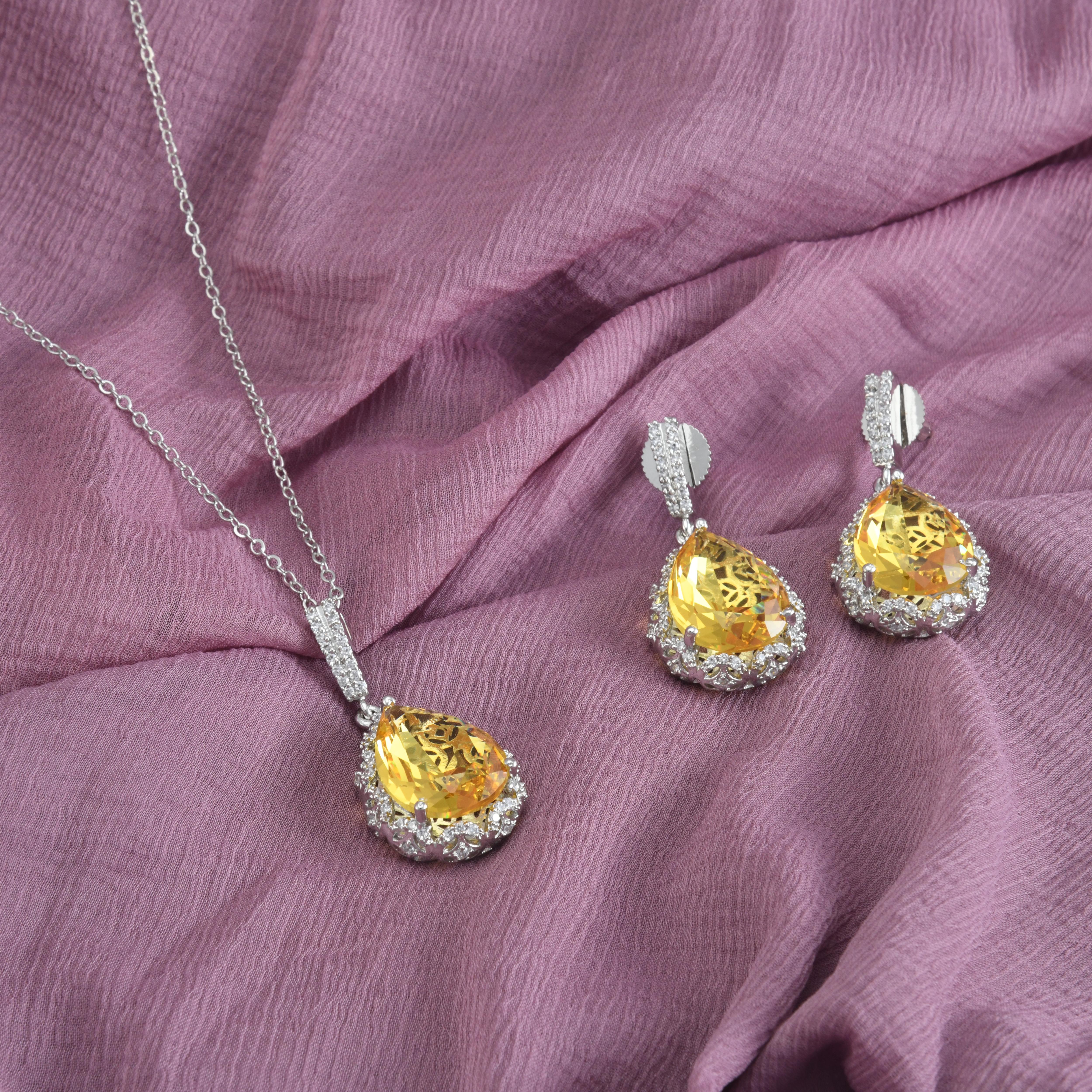 Mahi Drop Pendant Set