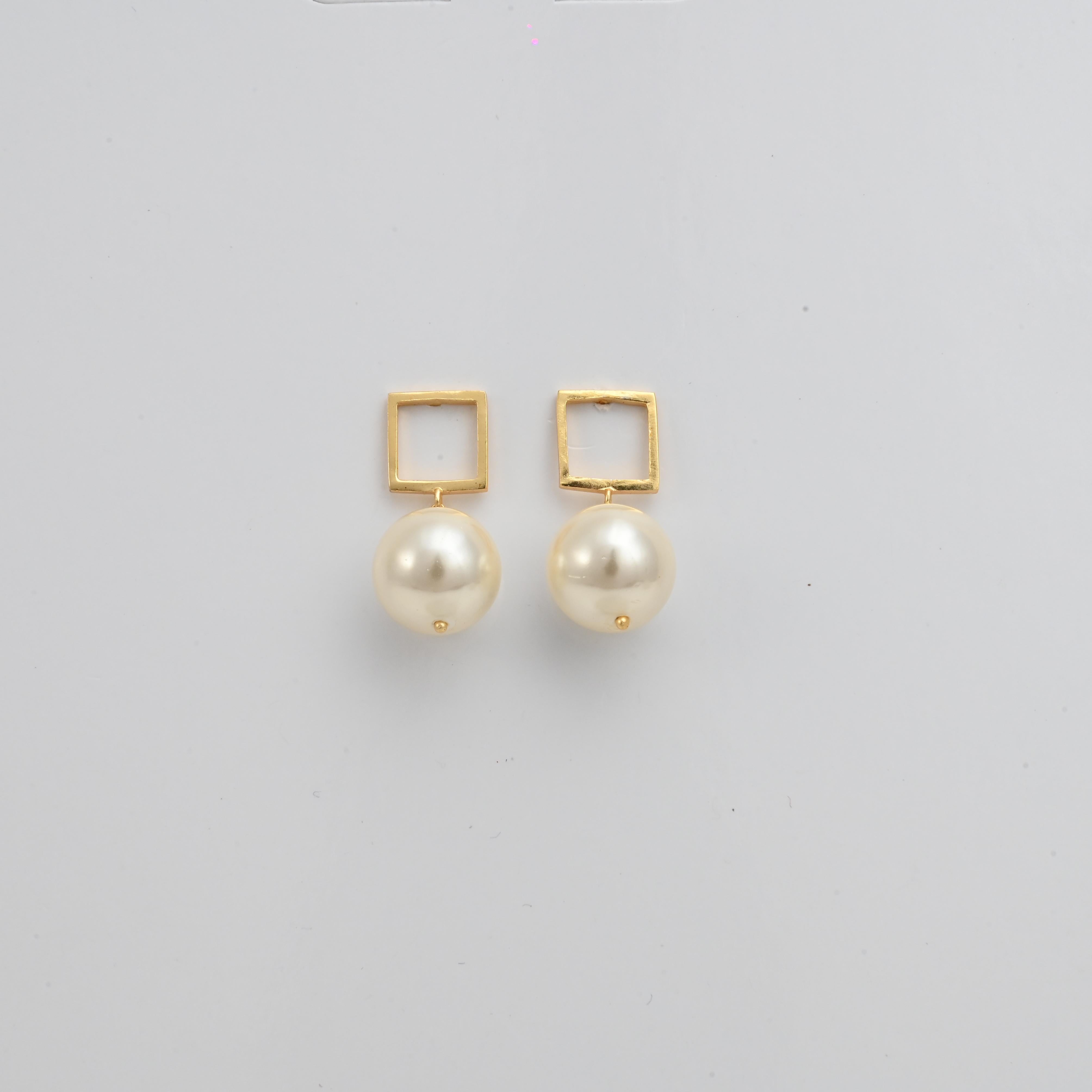 Chloe Pearl Earring