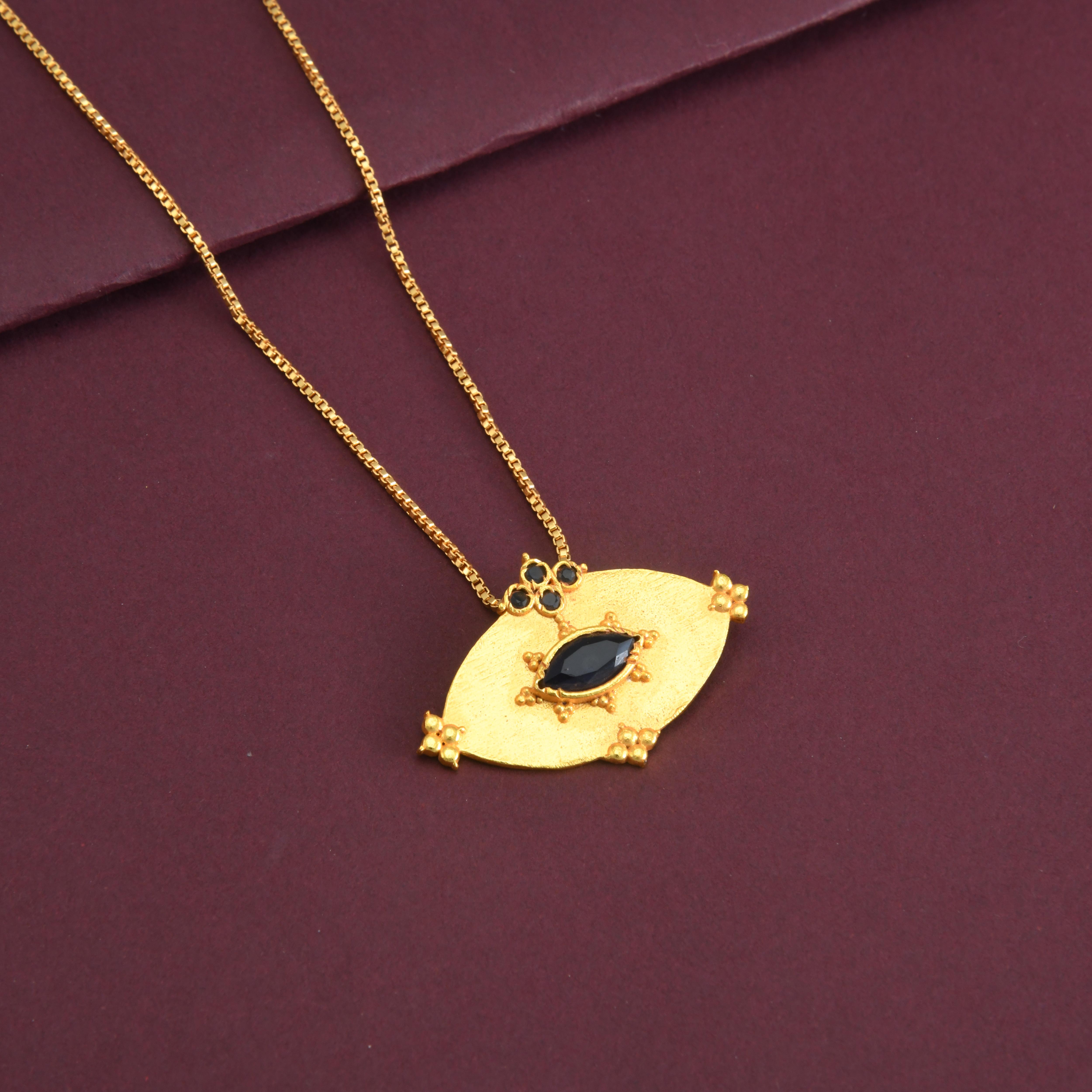 Medham Pendant Necklace